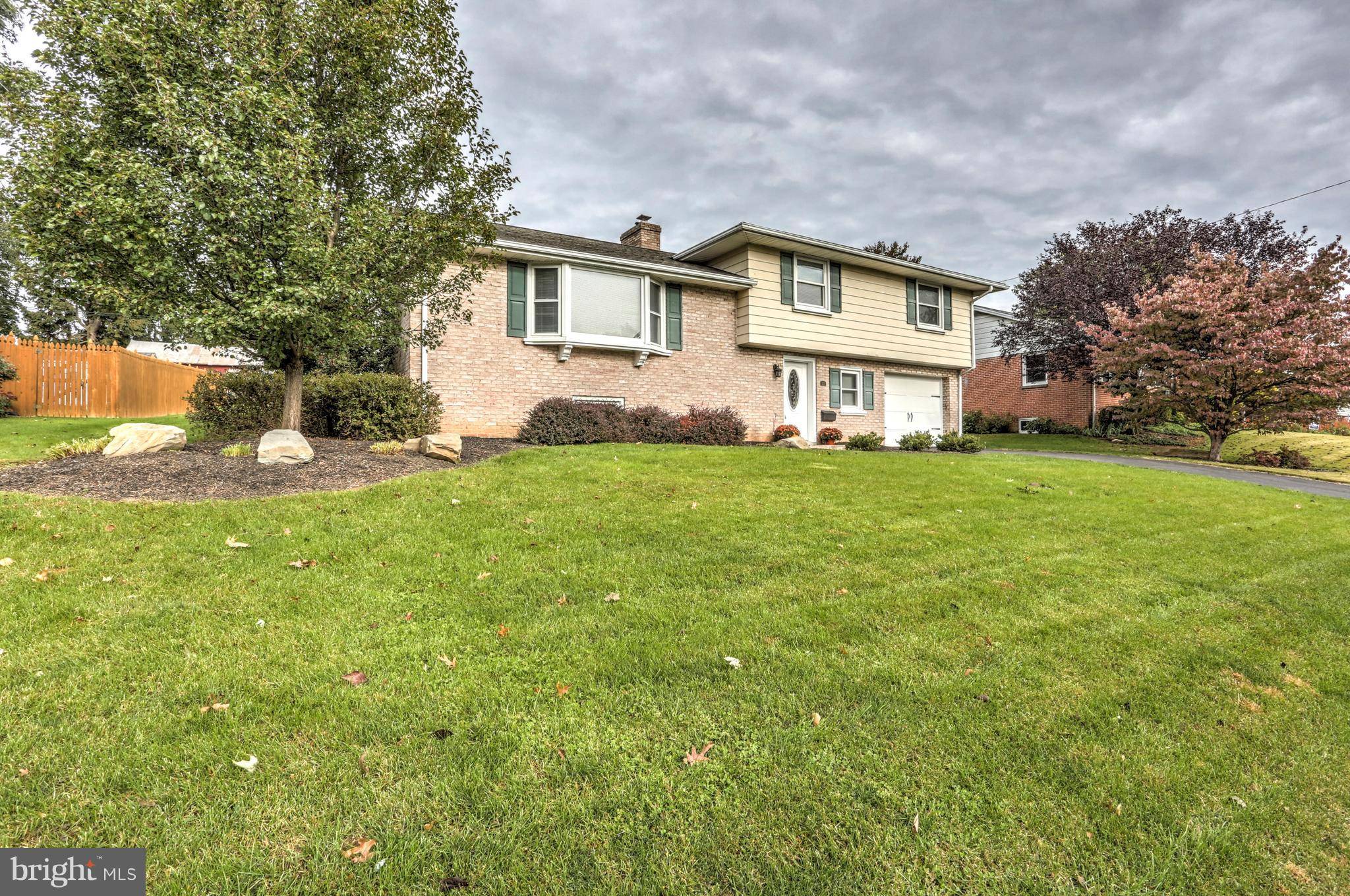 New Holland, PA 17557,325 VALLEY VIEW DR