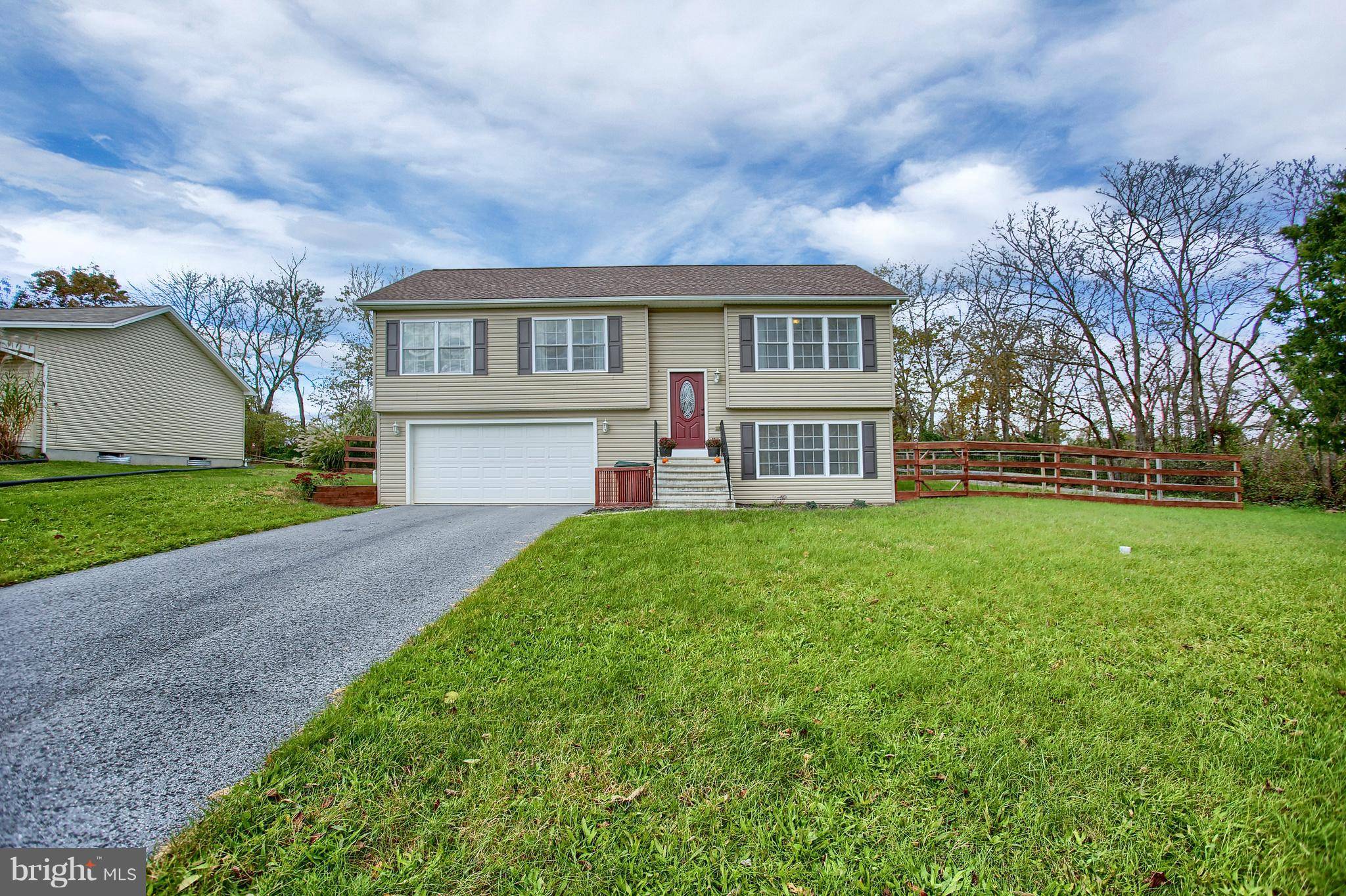 Newville, PA 17241,9 CAMELOT LN