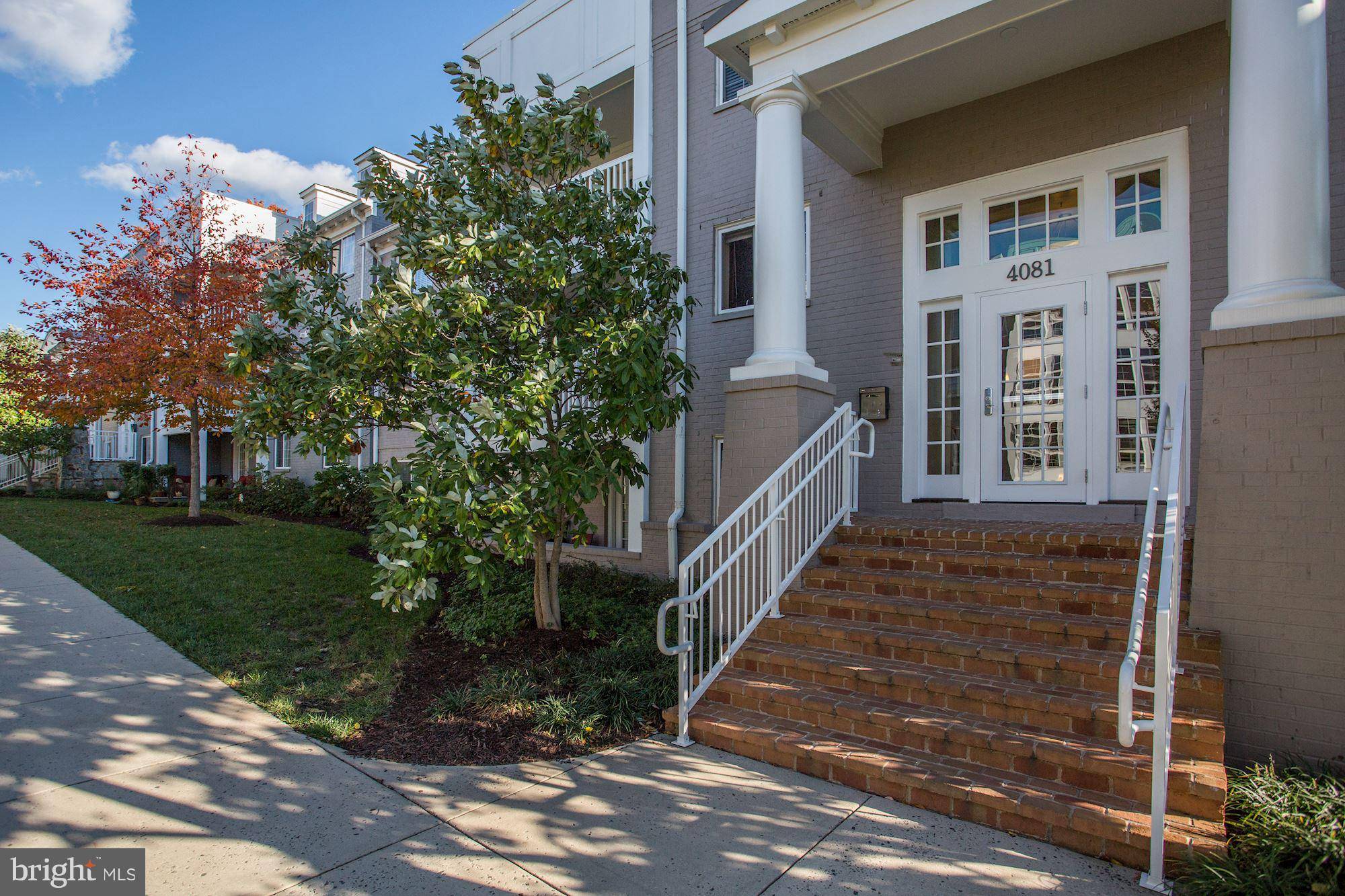 Arlington, VA 22204,4081 FOUR MILE RUN DR S #301