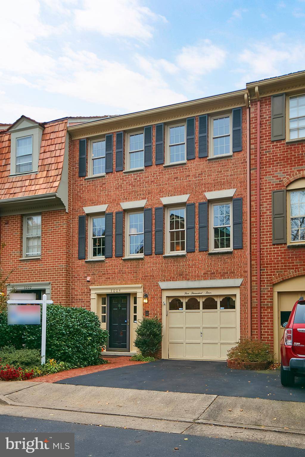 Alexandria, VA 22311,5004 HERITAGE LN