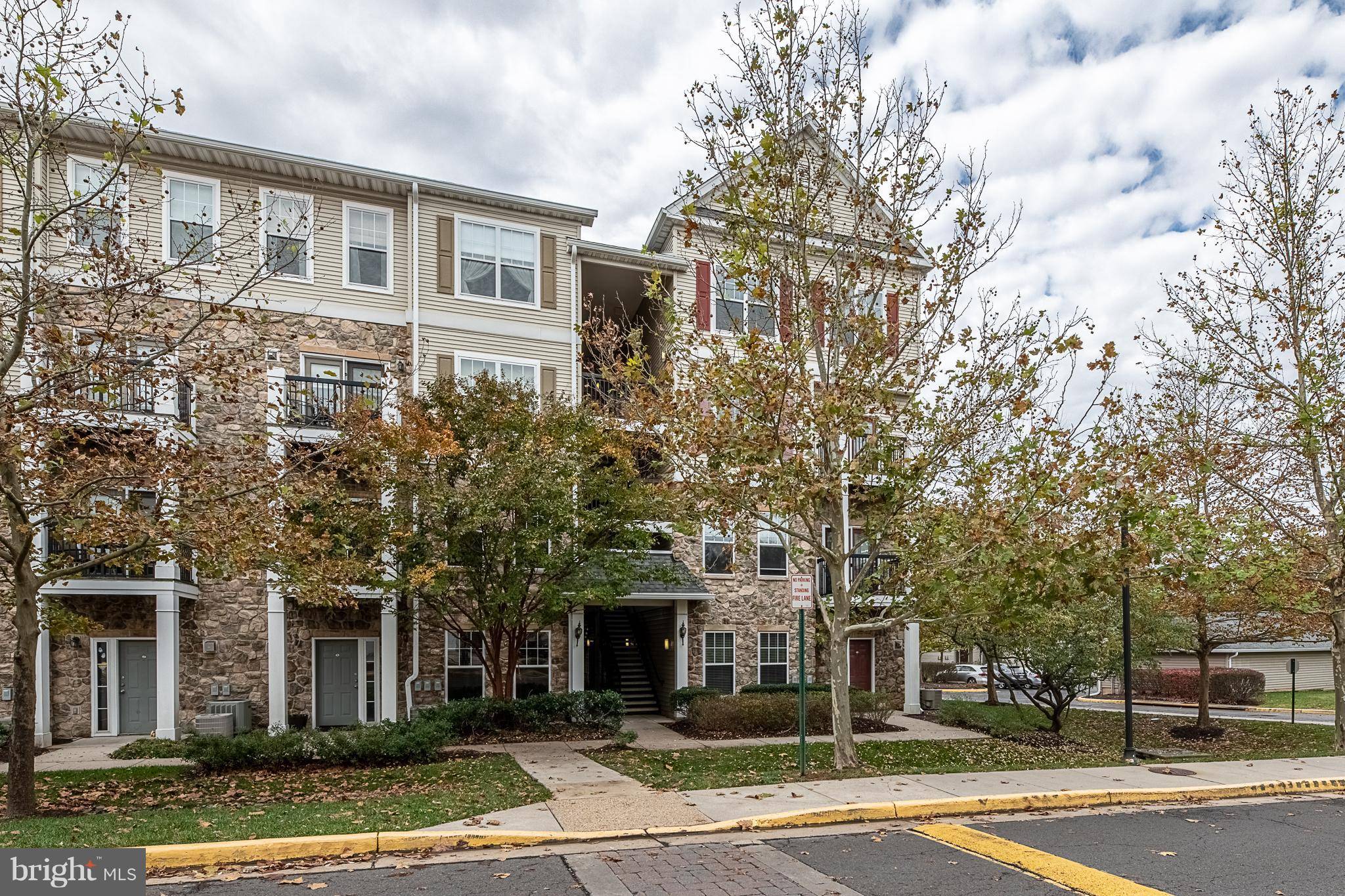 Centreville, VA 20120,5105 TRAVIS EDWARD WAY #F