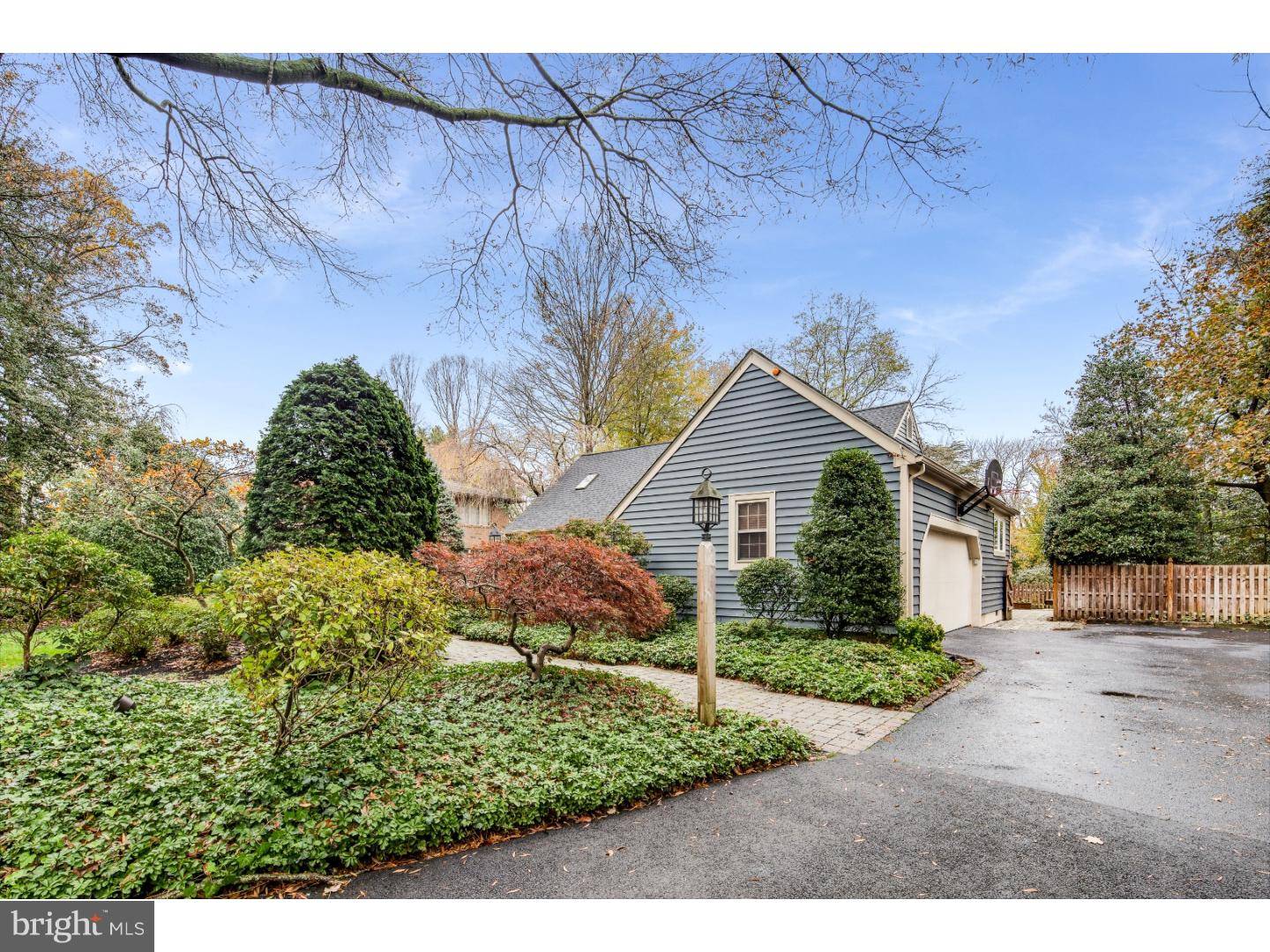 Haddonfield, NJ 08033,332 KNOLL TOP LN