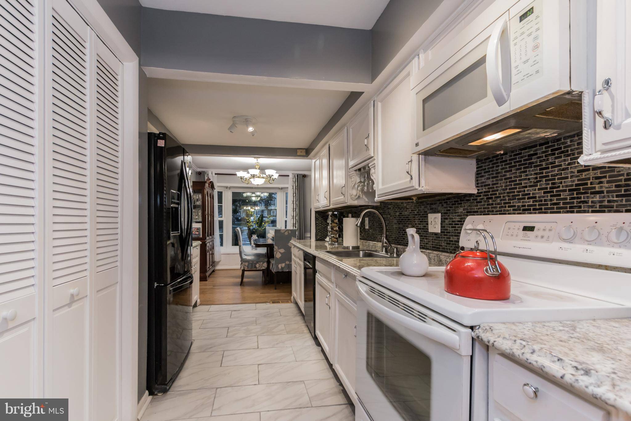 Alexandria, VA 22315,6401 SILVER RIDGE CIR