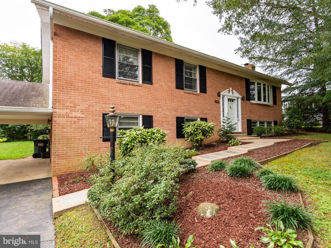 Alexandria, VA 22312,5105 REDWING DR