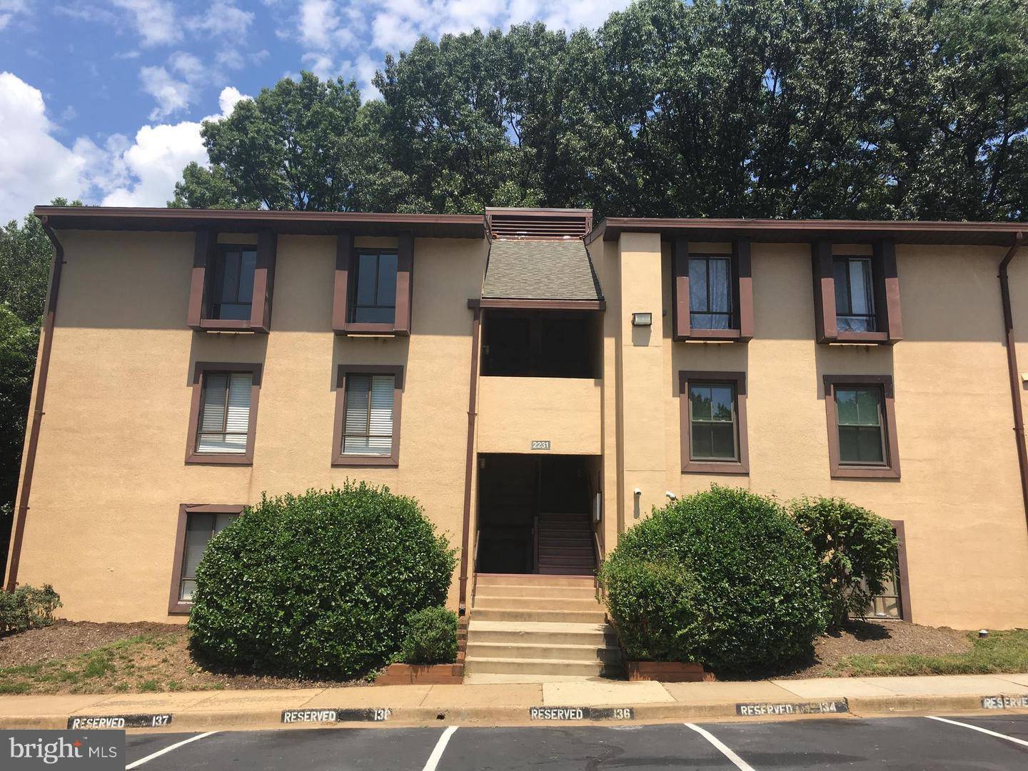 Reston, VA 20191,2241 CASTLE ROCK SQ #1B