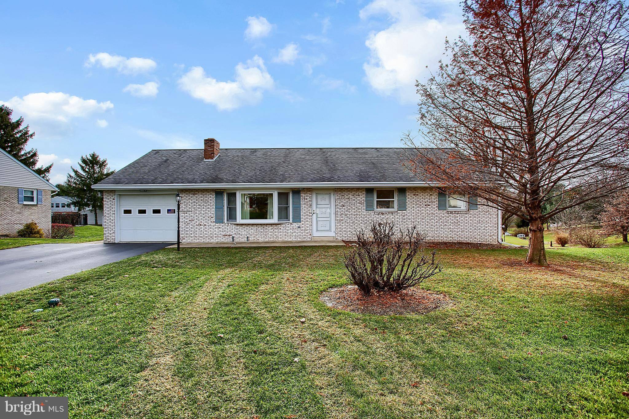 Lititz, PA 17543,12 FARM LN