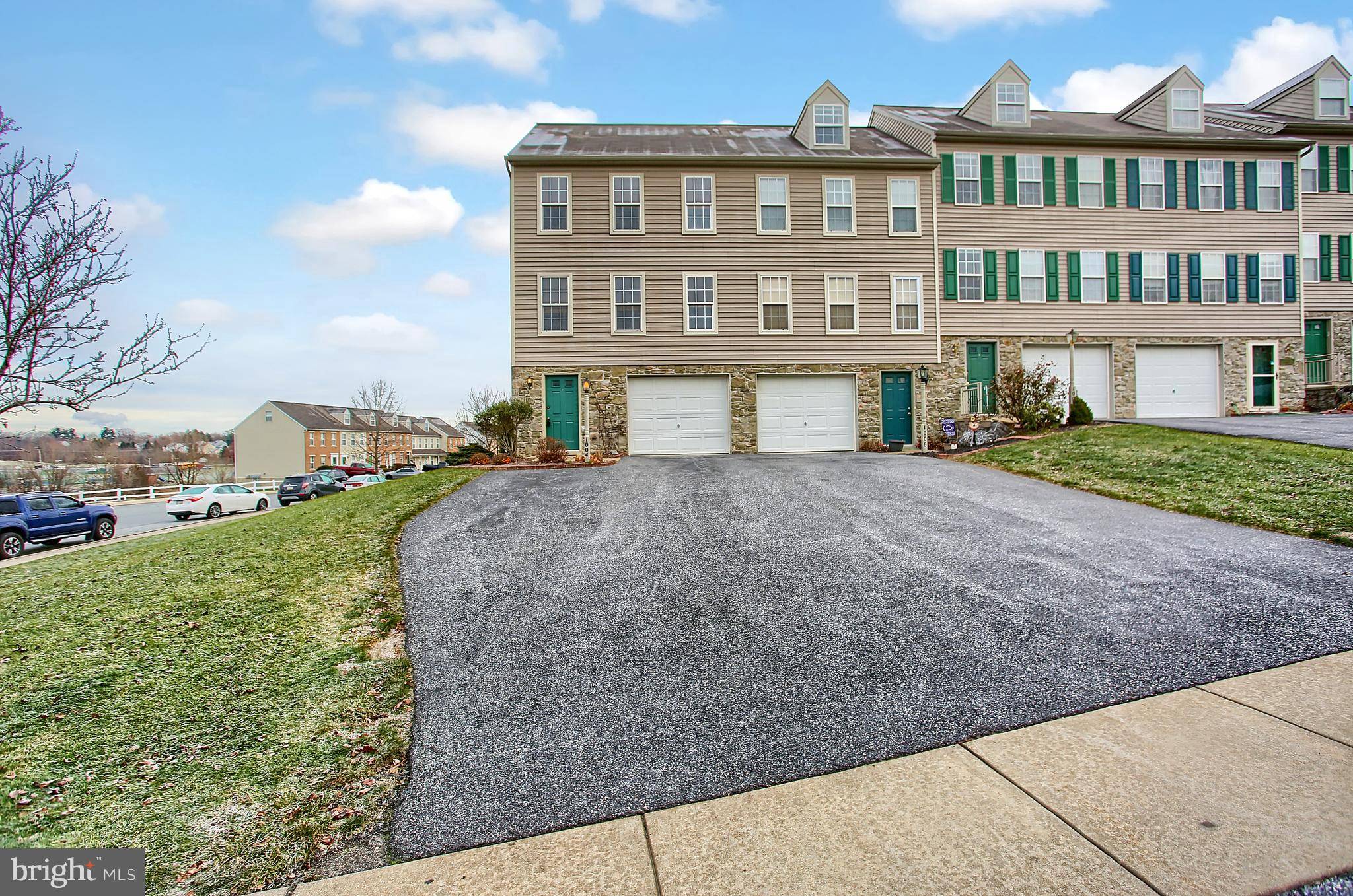 York, PA 17404,1004 HEARTHRIDGE LN