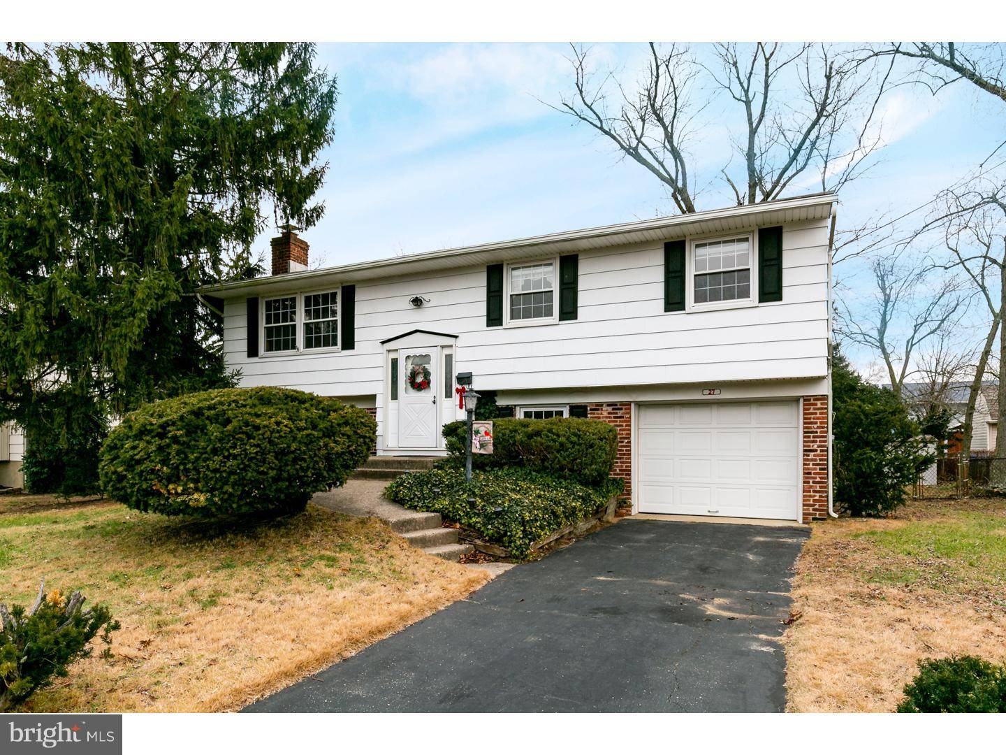 Burlington Township, NJ 08016,27 EVERGREEN LN