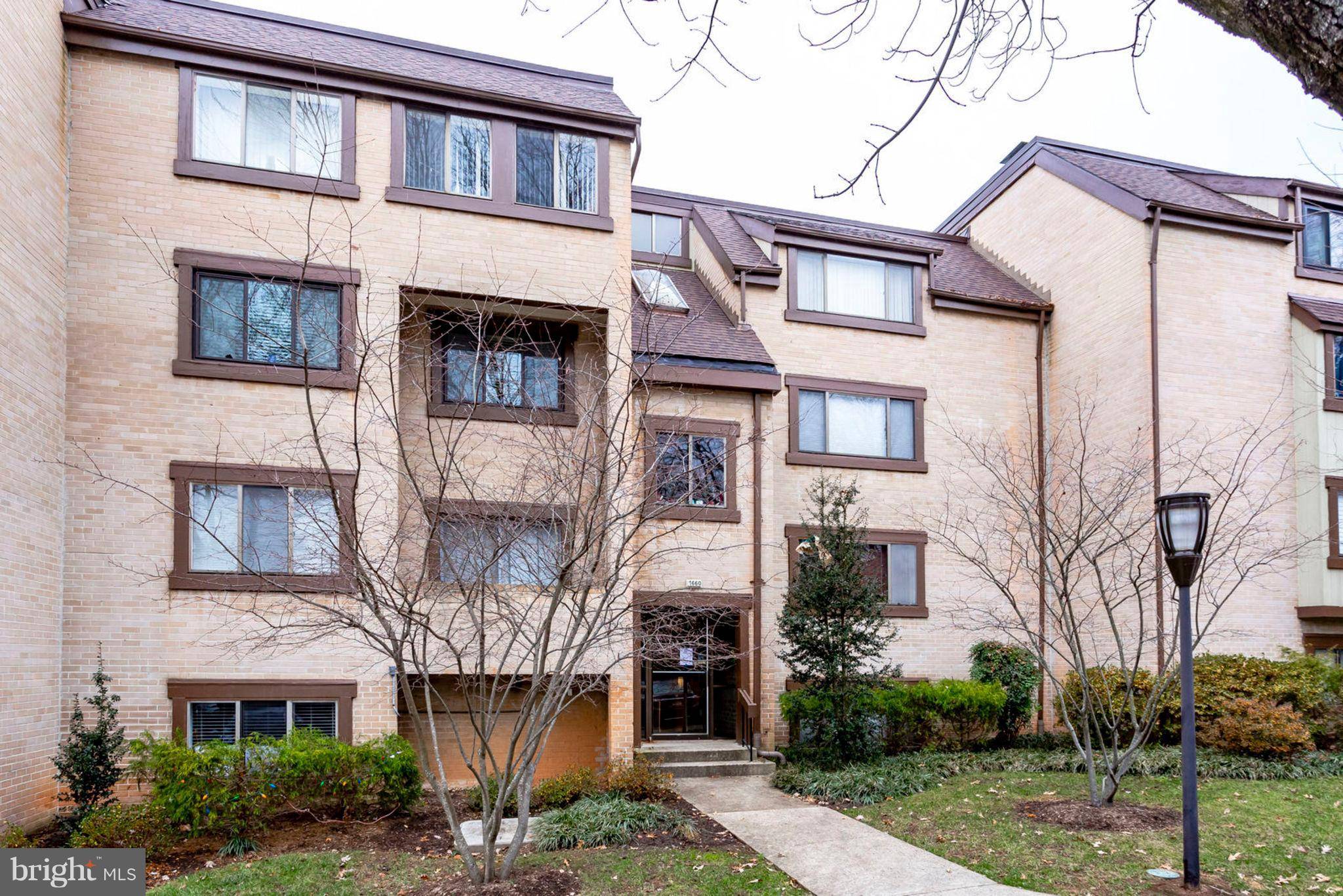 Reston, VA 20190,1660 PARKCREST CIR #101