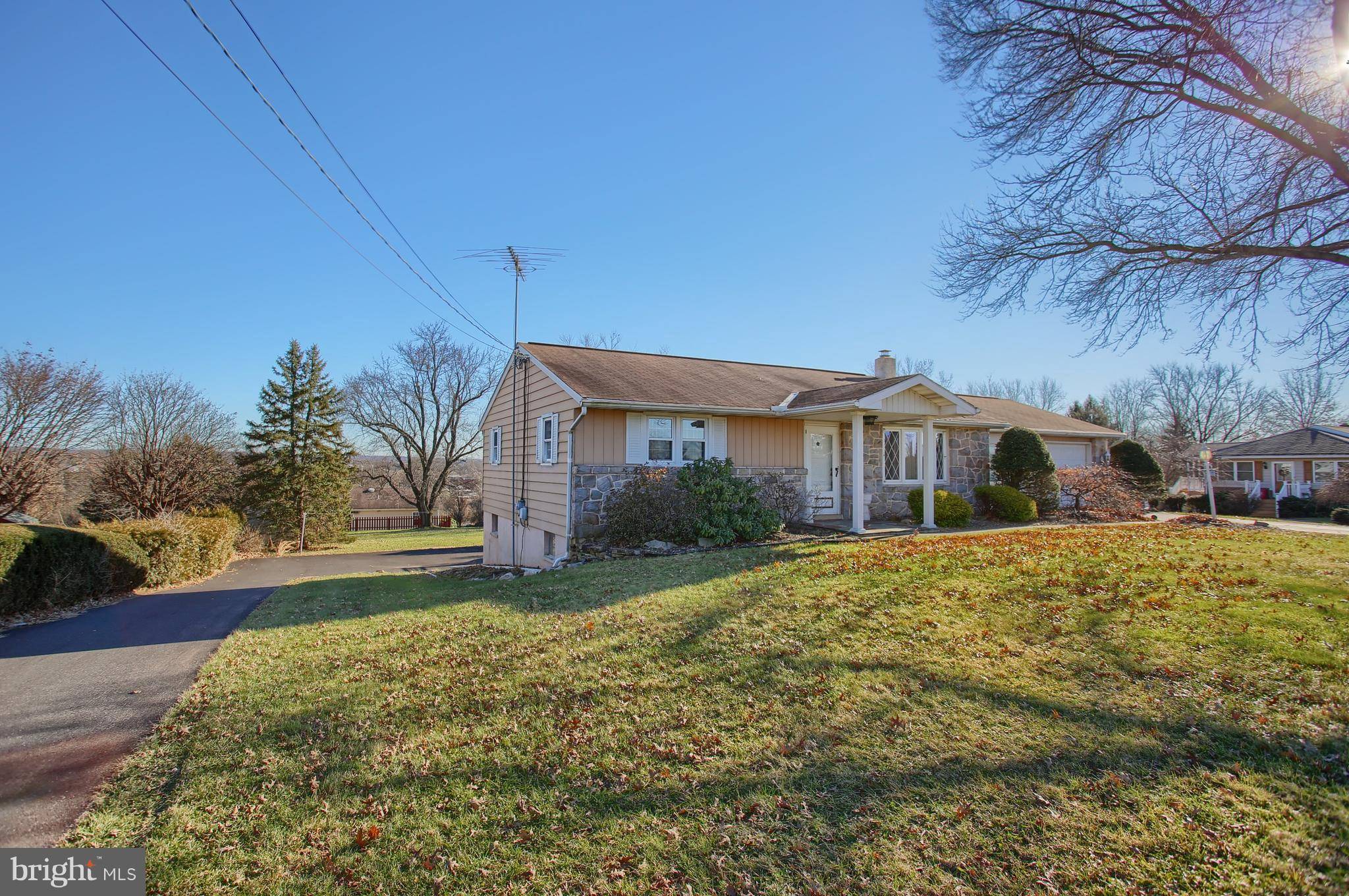 Pennsburg, PA 18073,1518 OAK RD