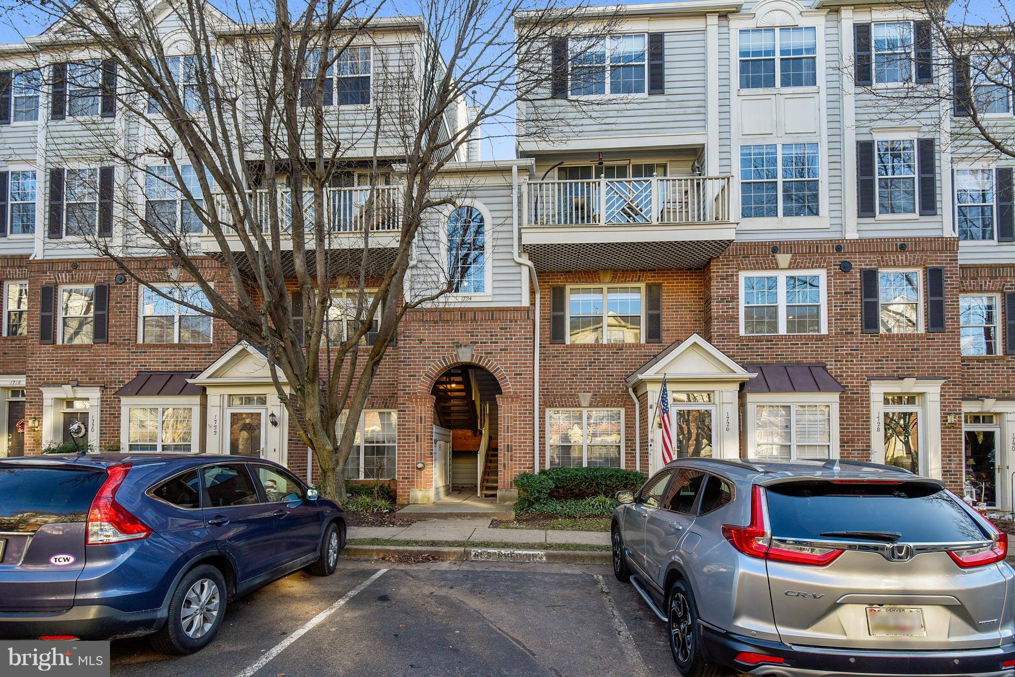 Alexandria, VA 22302,1724 KINGSGATE CT #302