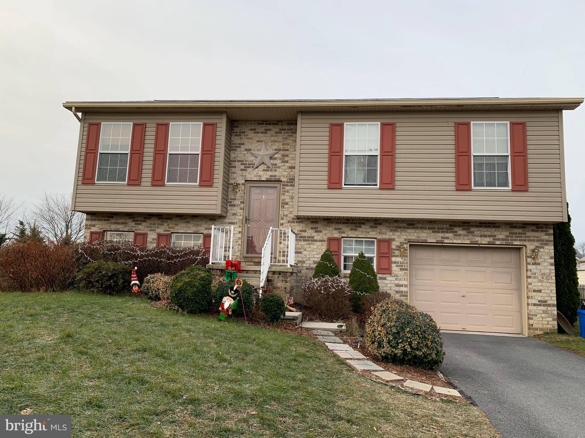 Chambersburg, PA 17202,1832 WOOD DUCK DR E