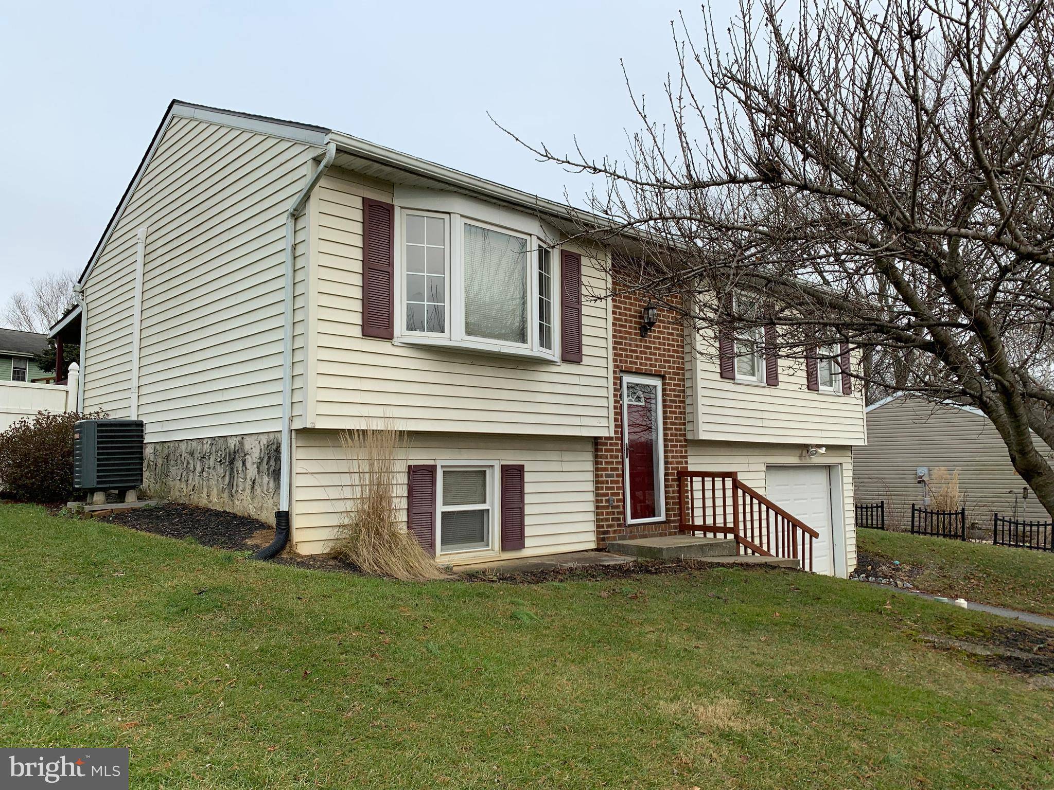 Lancaster, PA 17603,105 HOOVER RD