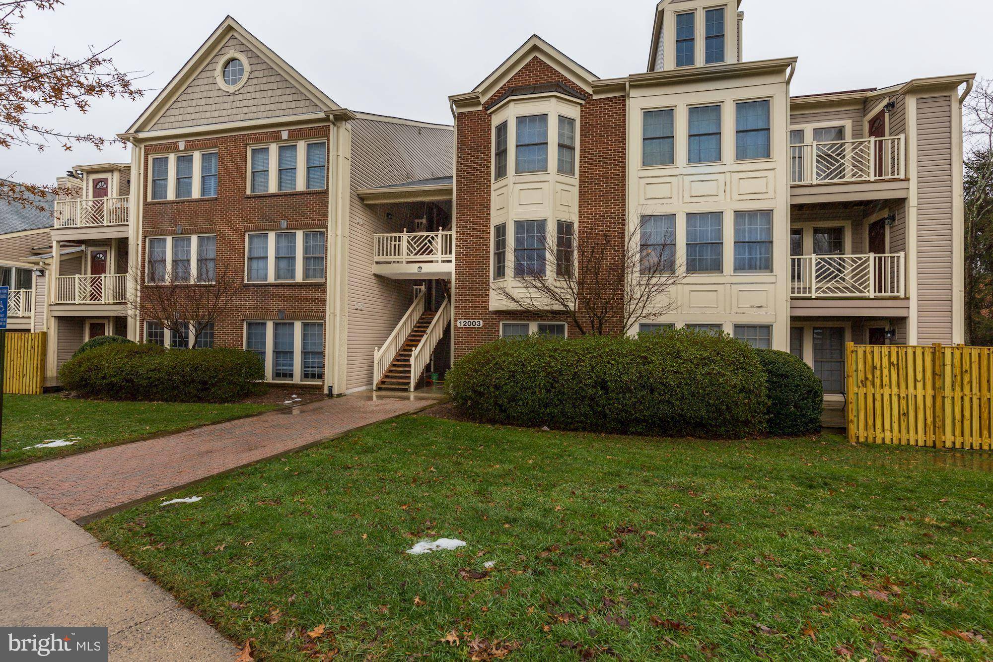 Fairfax, VA 22033,12003 RIDGE KNOLL DR #801B