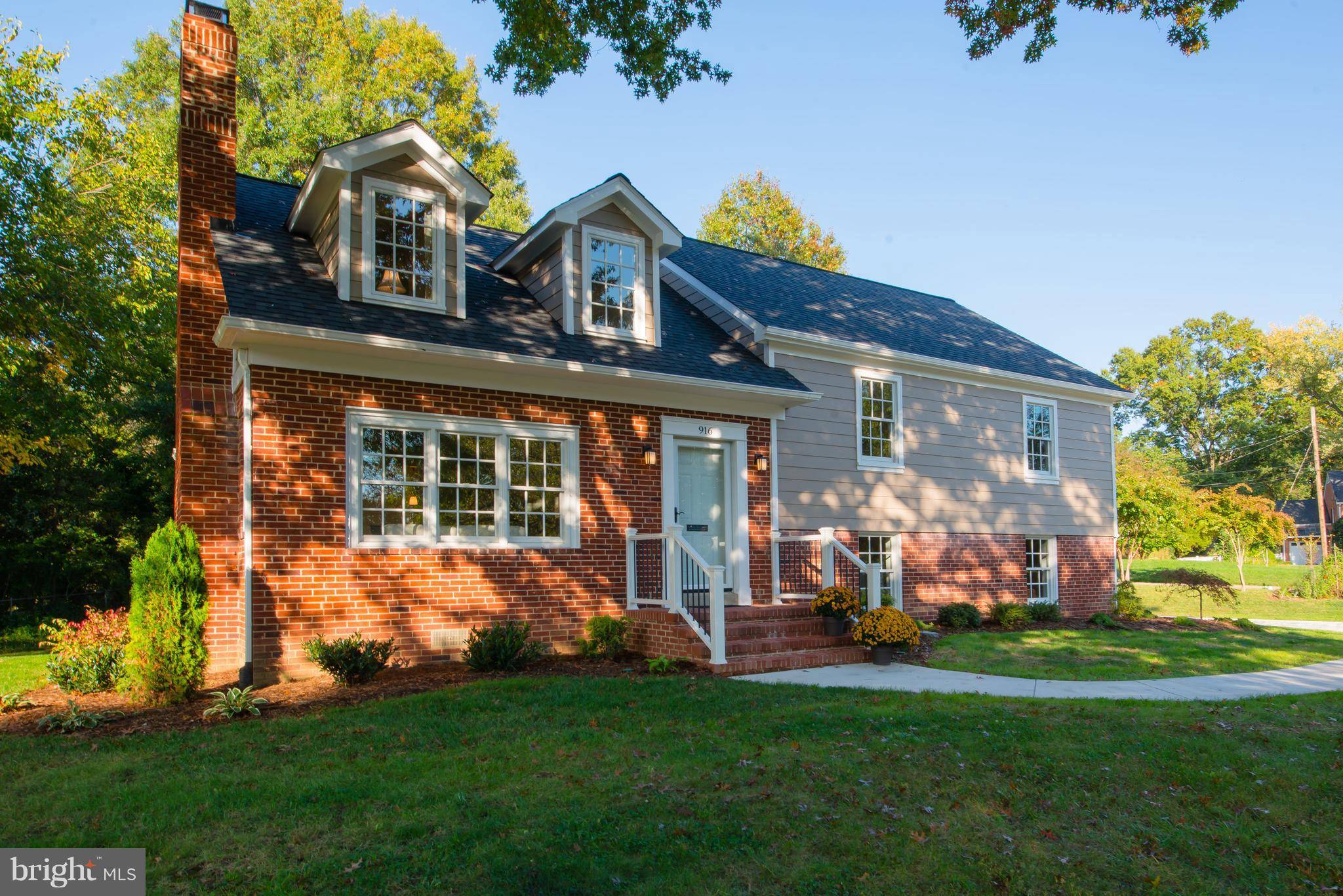 Alexandria, VA 22308,916 DRESDEN CT