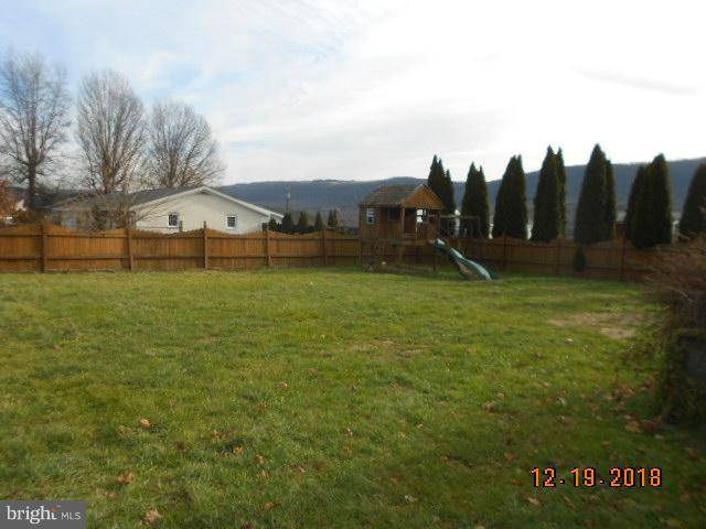 Hegins, PA 17938,202 GROVE DR