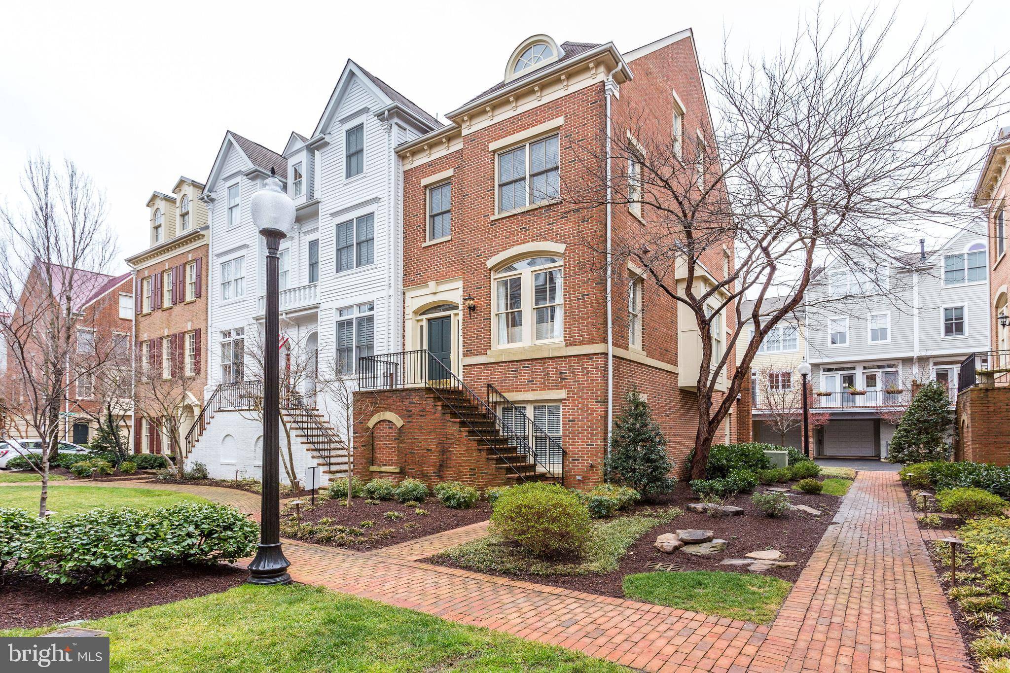 Alexandria, VA 22314,723 FORDS LANDING WAY