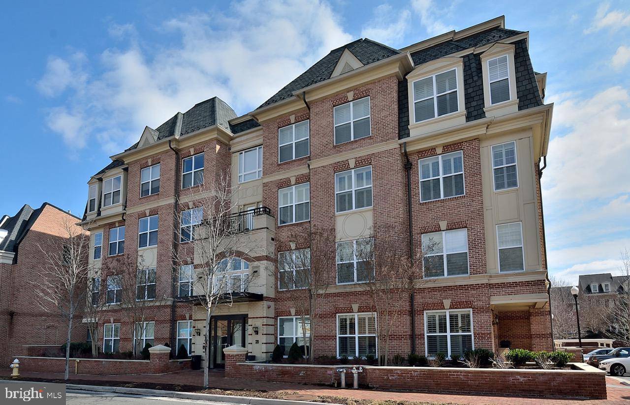 Alexandria, VA 22314,320 S WEST ST #302