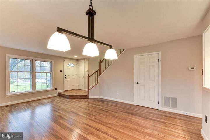 Alexandria, VA 22306,6328 CHIMNEY WOOD CT