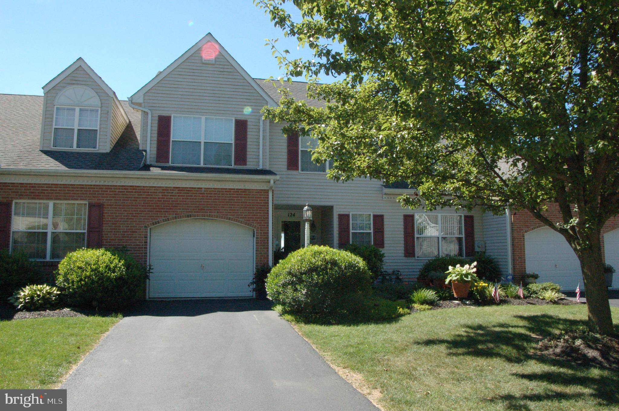 York, PA 17406,124 CARRIAGE HILL LN