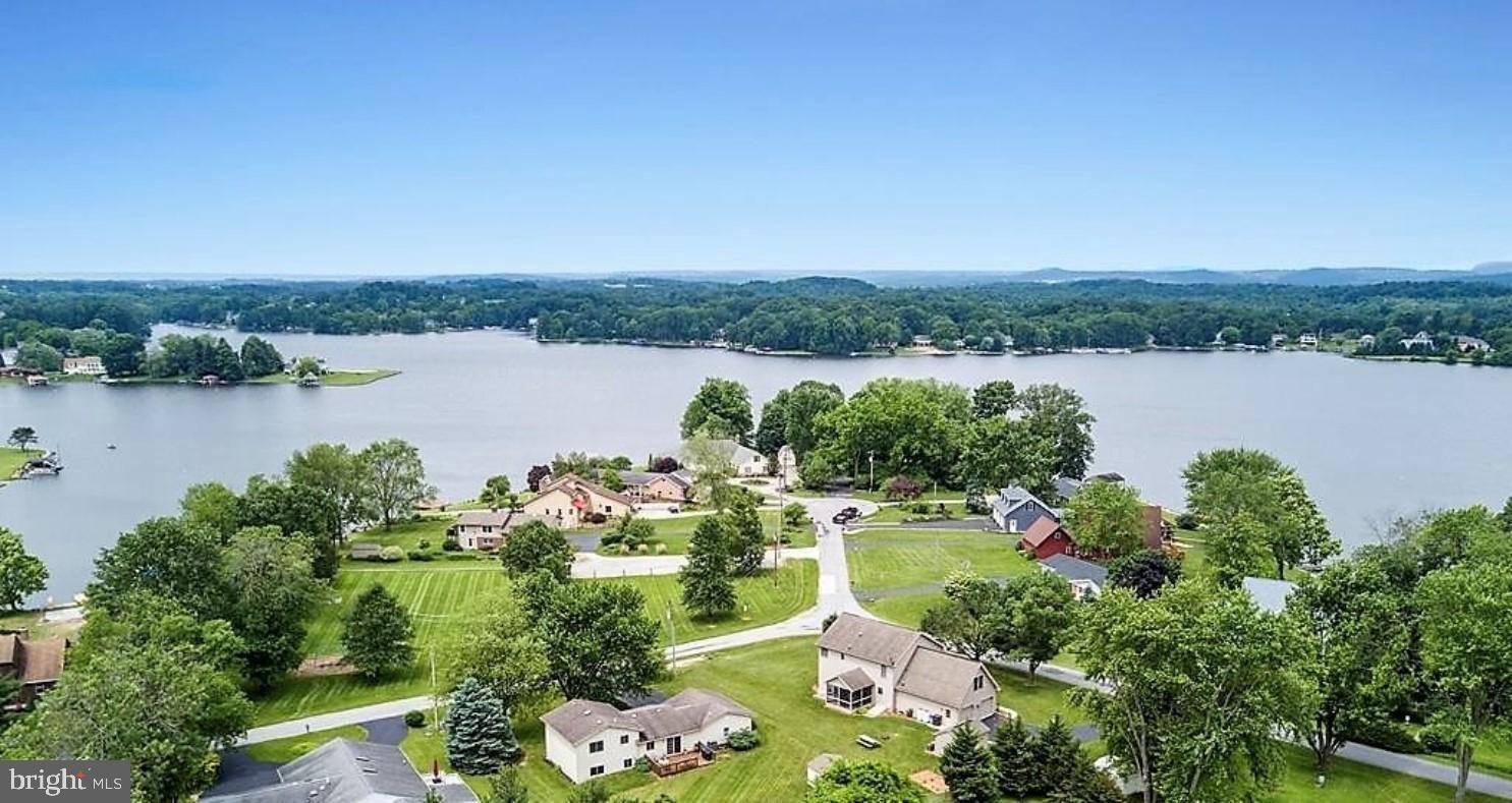 East Berlin, PA 17316,271 LAKE MEADE DR