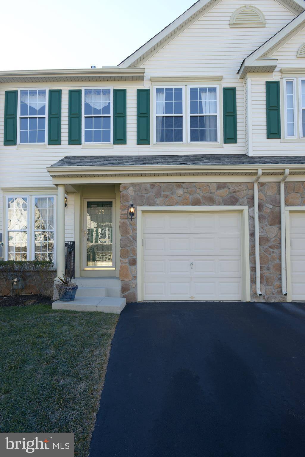 Warrington, PA 18976,827 GERANIUM DR