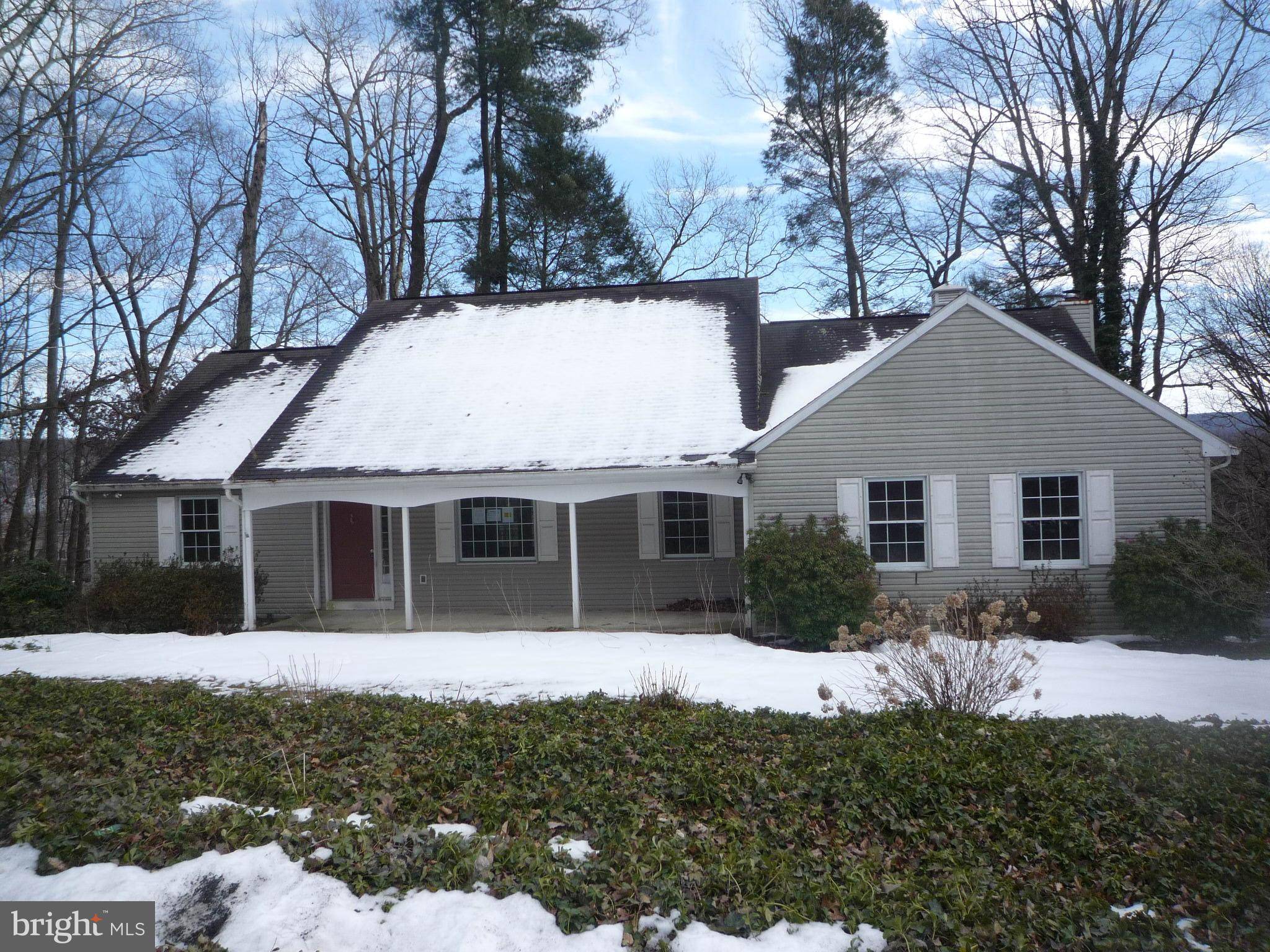 Pine Grove, PA 17963,104 OAK LN