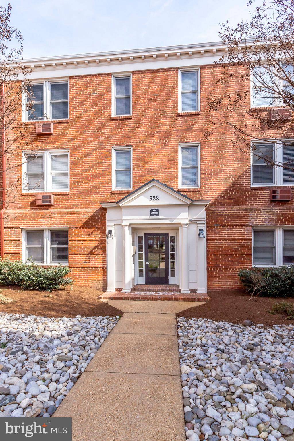 Alexandria, VA 22314,922 S WASHINGTON ST #105