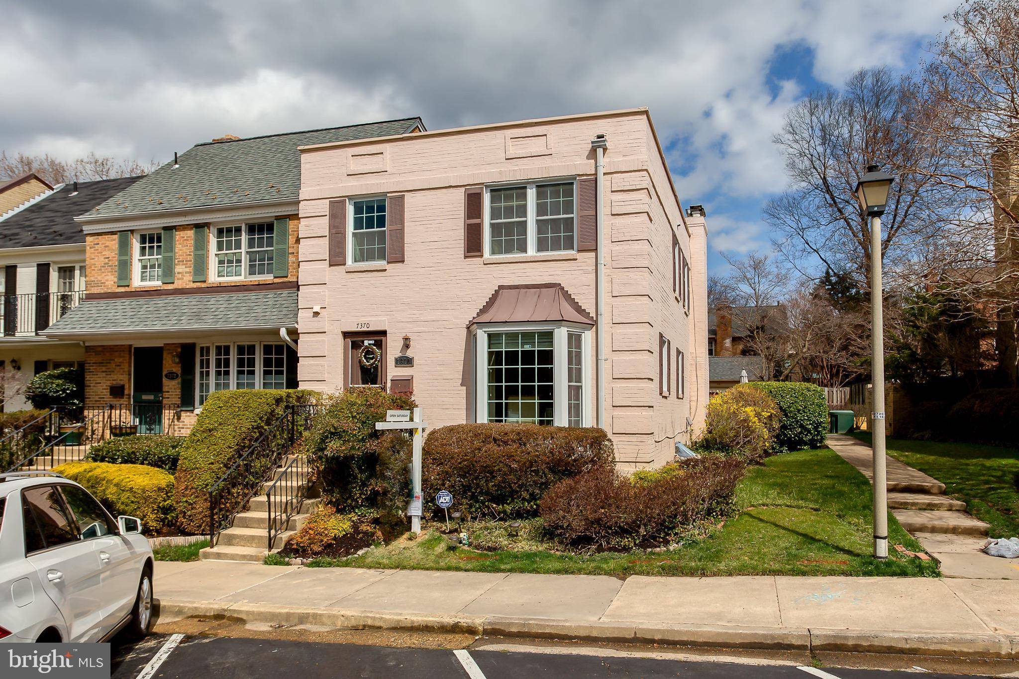 Mclean, VA 22102,7370 MONTCALM DR