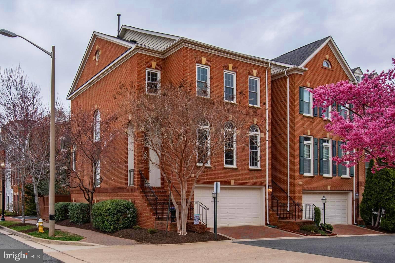 Alexandria, VA 22314,723 HAWKINS WAY