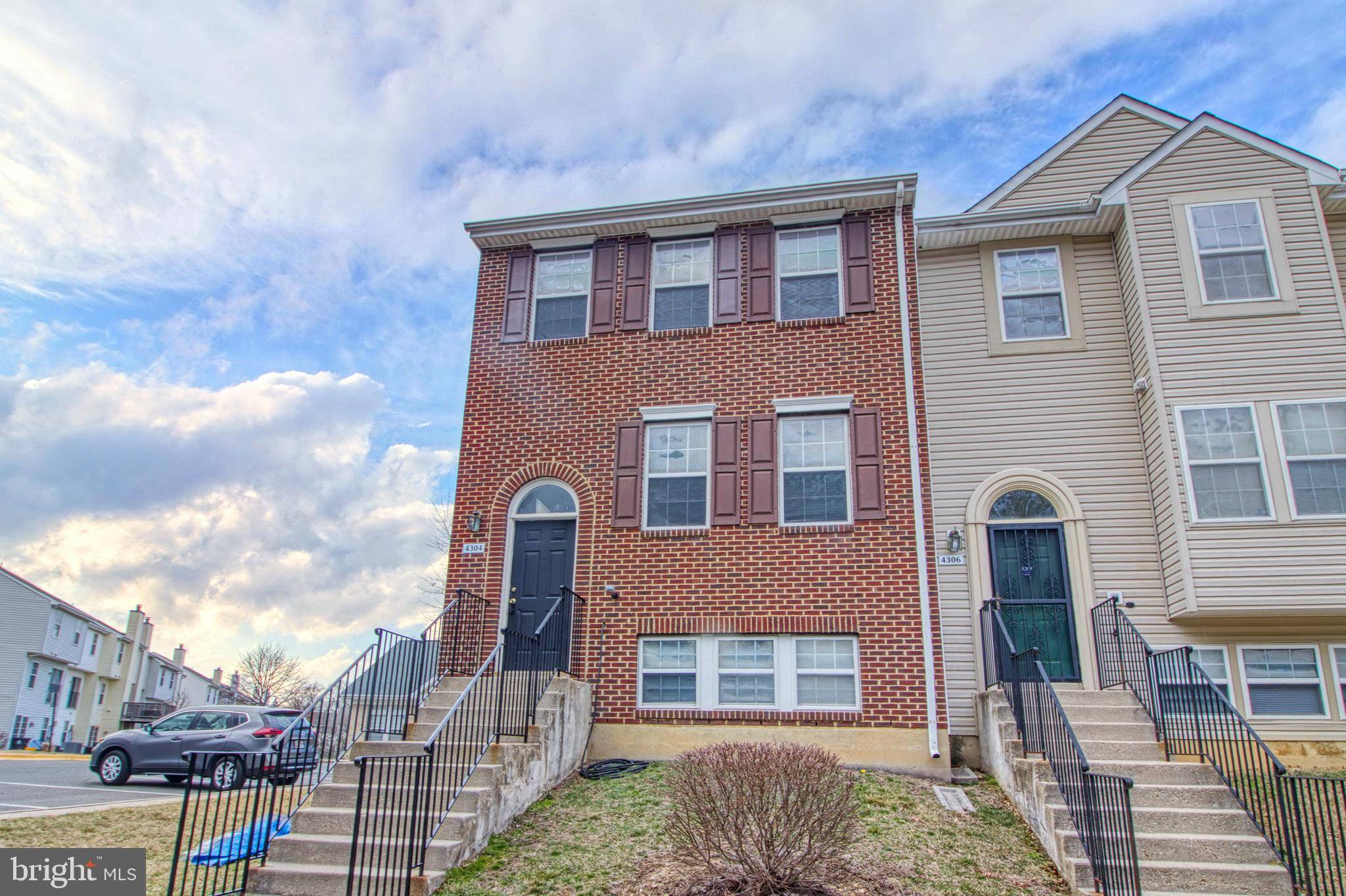 Suitland, MD 20746,4304 APPLEGATE LN #2