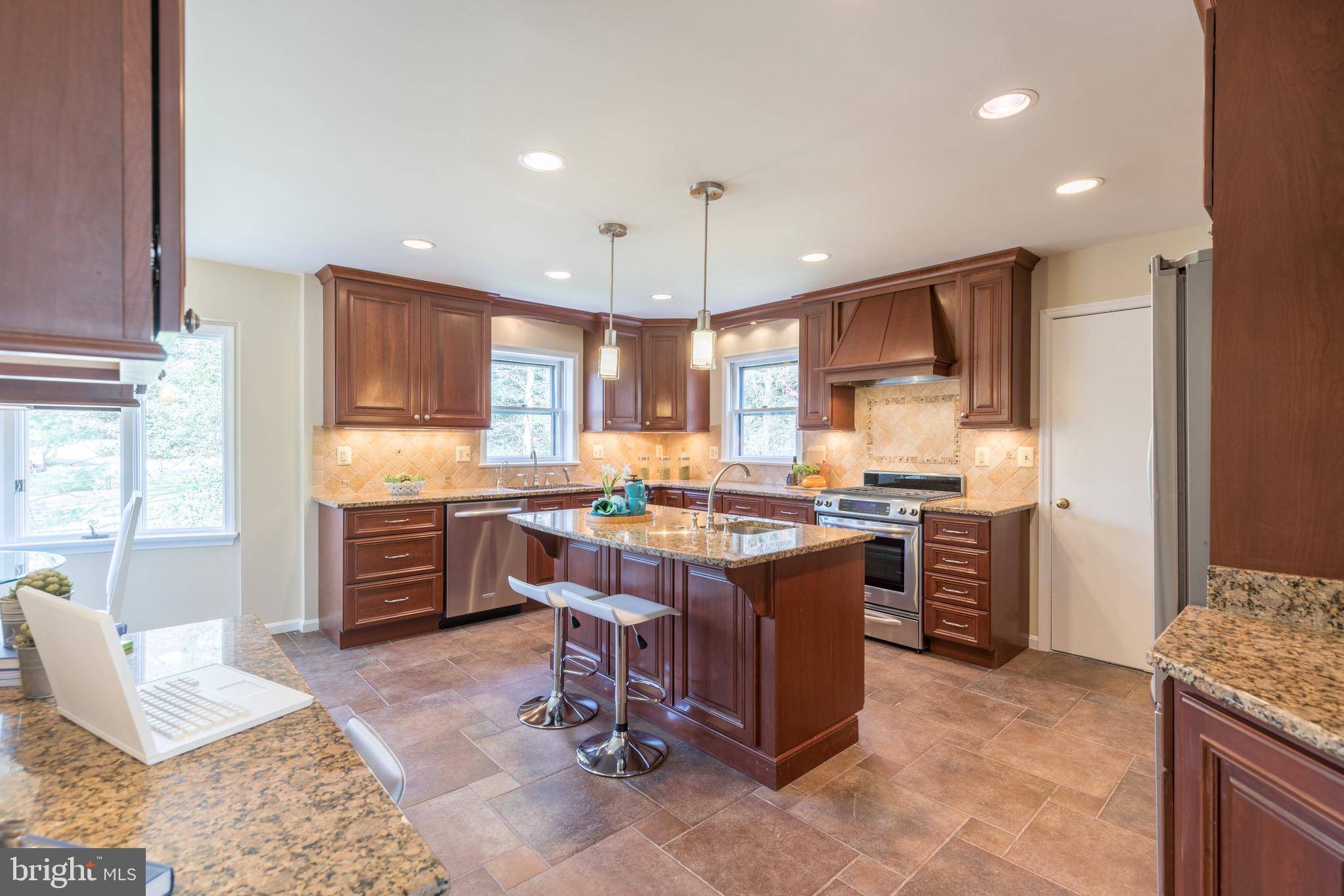 Mclean, VA 22102,1318 TIMBERLY LN