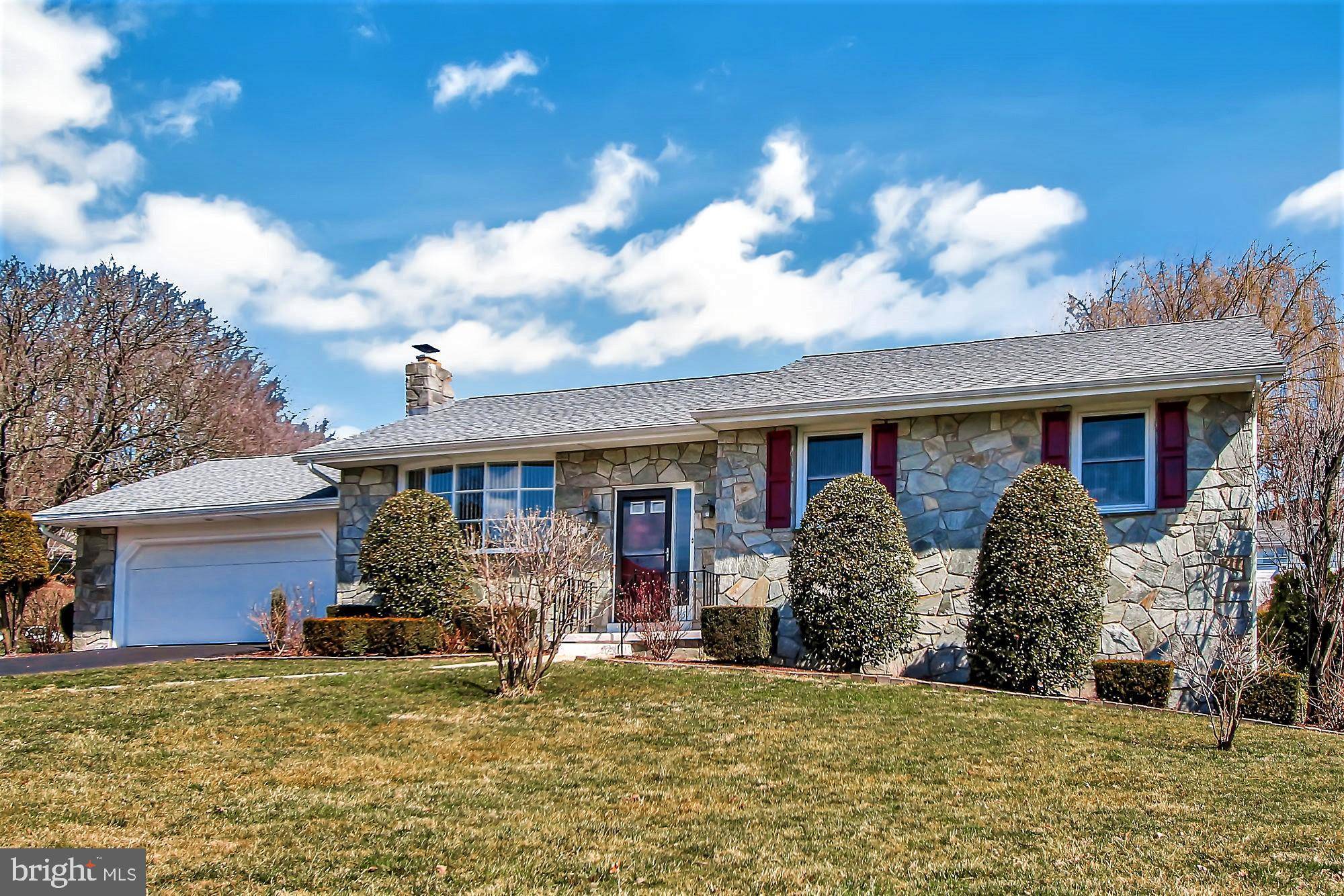 Reading, PA 19606,25 HEARTHSTONE DR