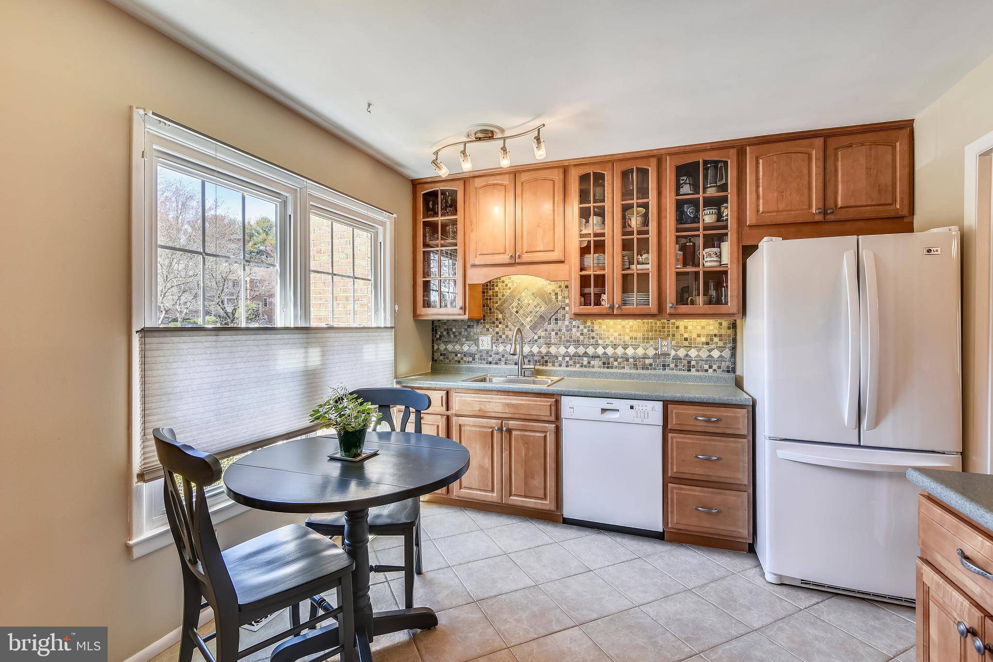 Vienna, VA 22181,2893 SUTTON OAKS LN