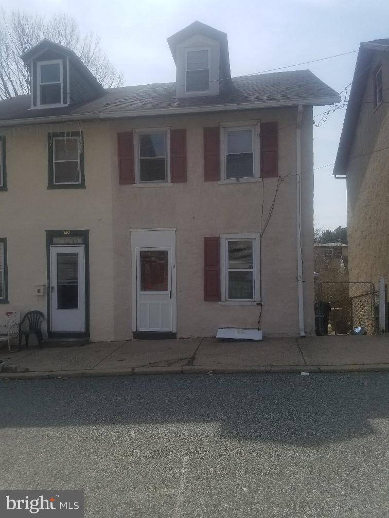 Phoenixville, PA 19460,11 HALL ST