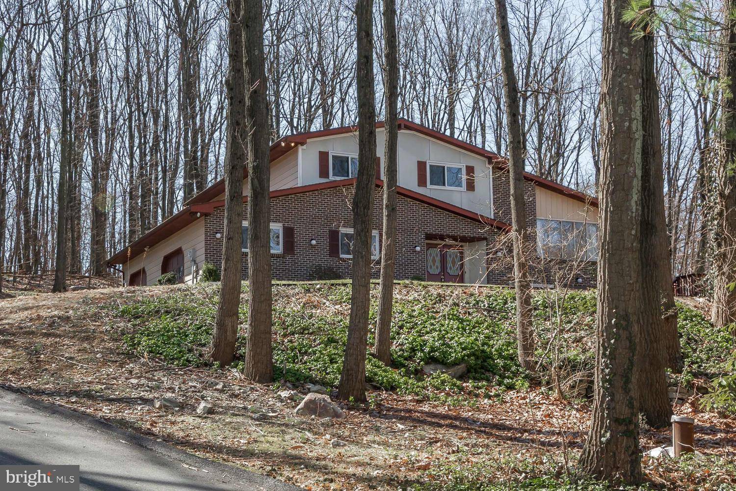 Narvon, PA 17555,5804 KNOBBY HILL RD