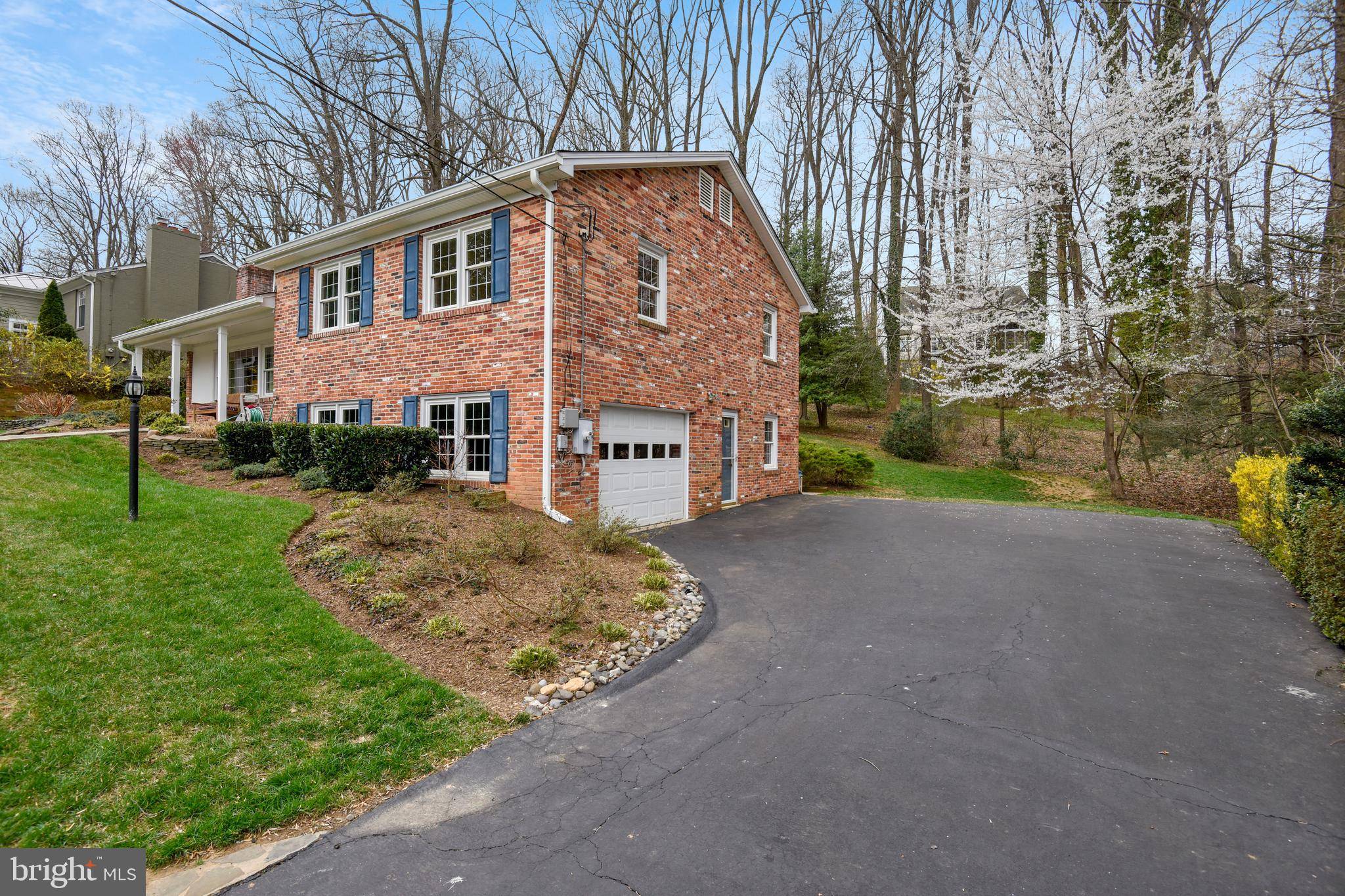 Mclean, VA 22101,1544 FOREST VILLA LN