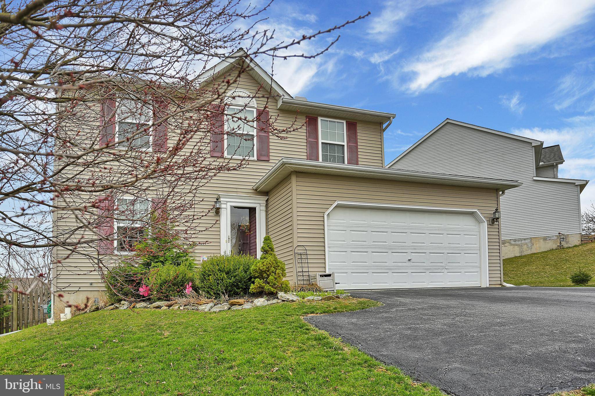 Dallastown, PA 17313,615 HARVEST DR