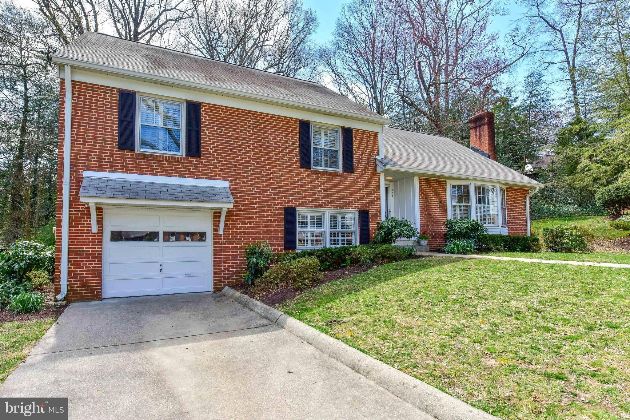 Alexandria, VA 22308,825 ELAINE CT