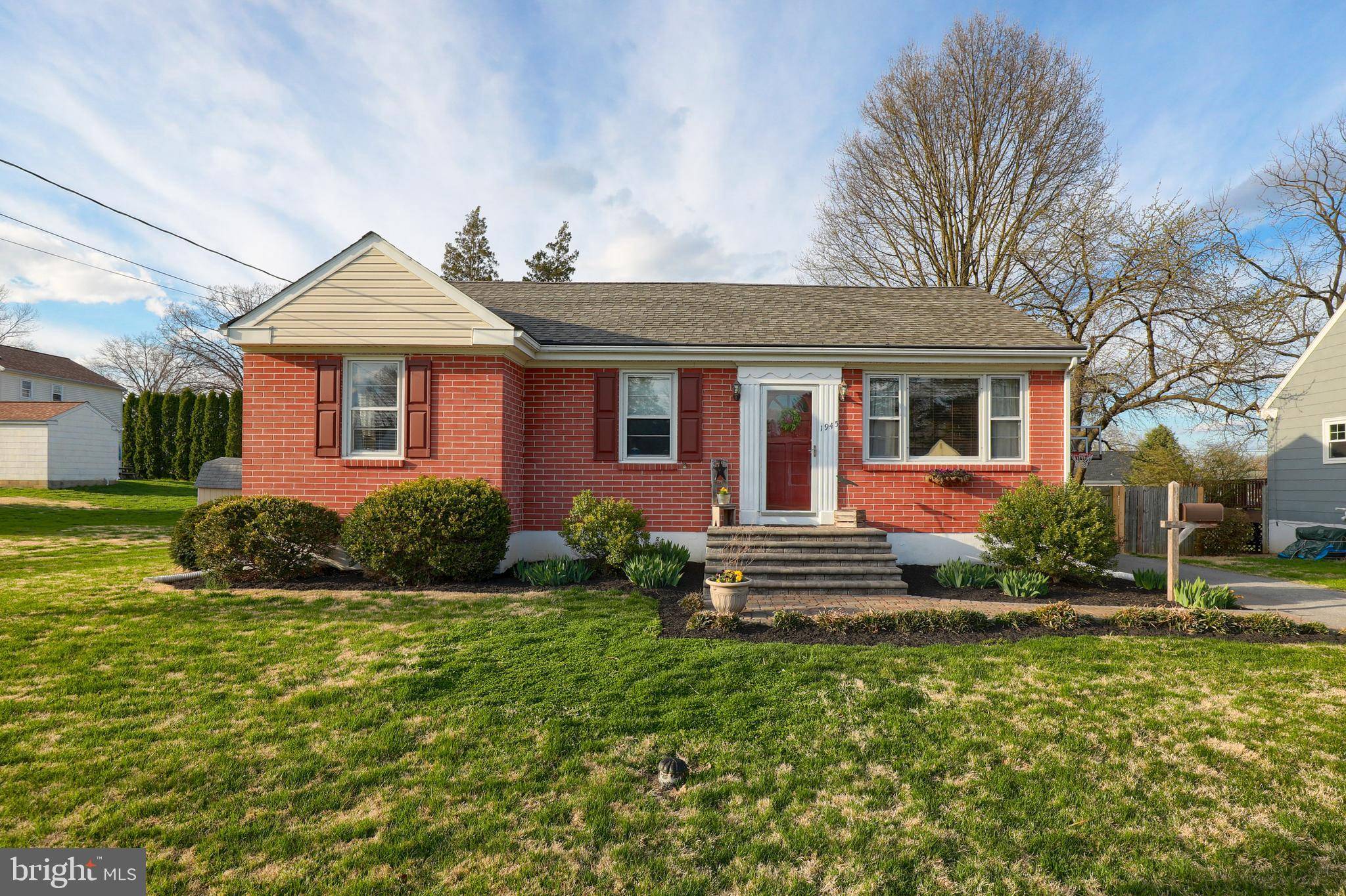 Lancaster, PA 17603,1945 MANOR RIDGE DR