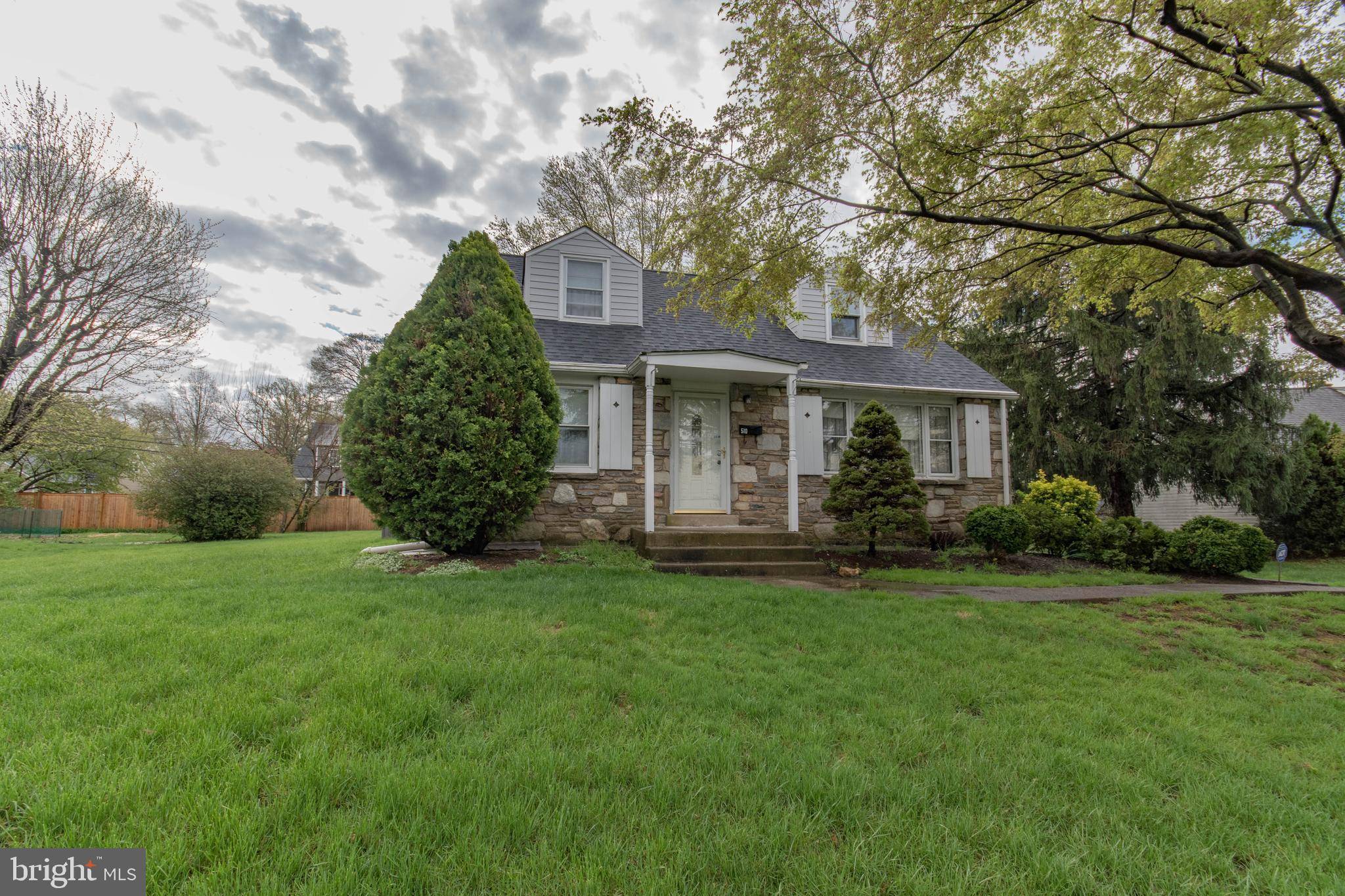 Oreland, PA 19075,510 HAWS LN