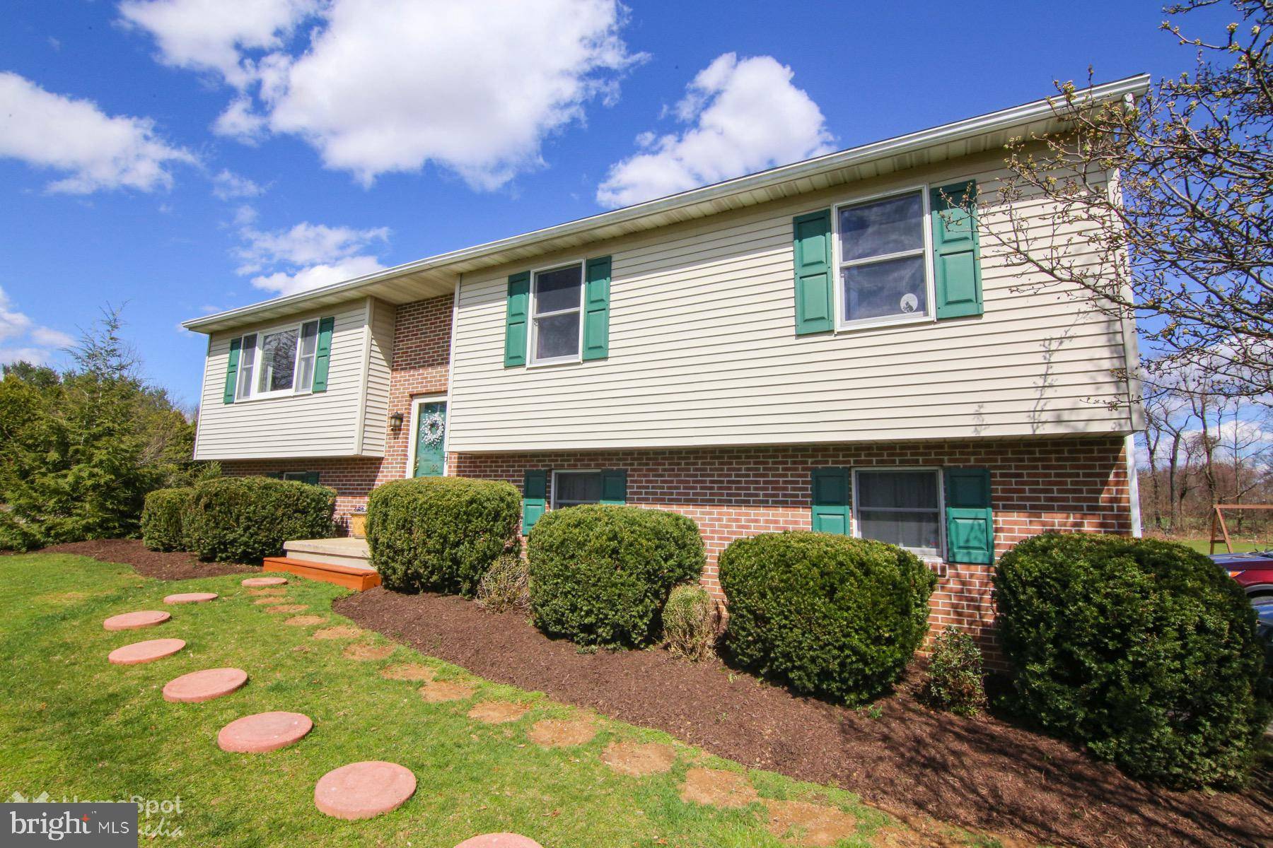 Mertztown, PA 19539,122 LORI LN