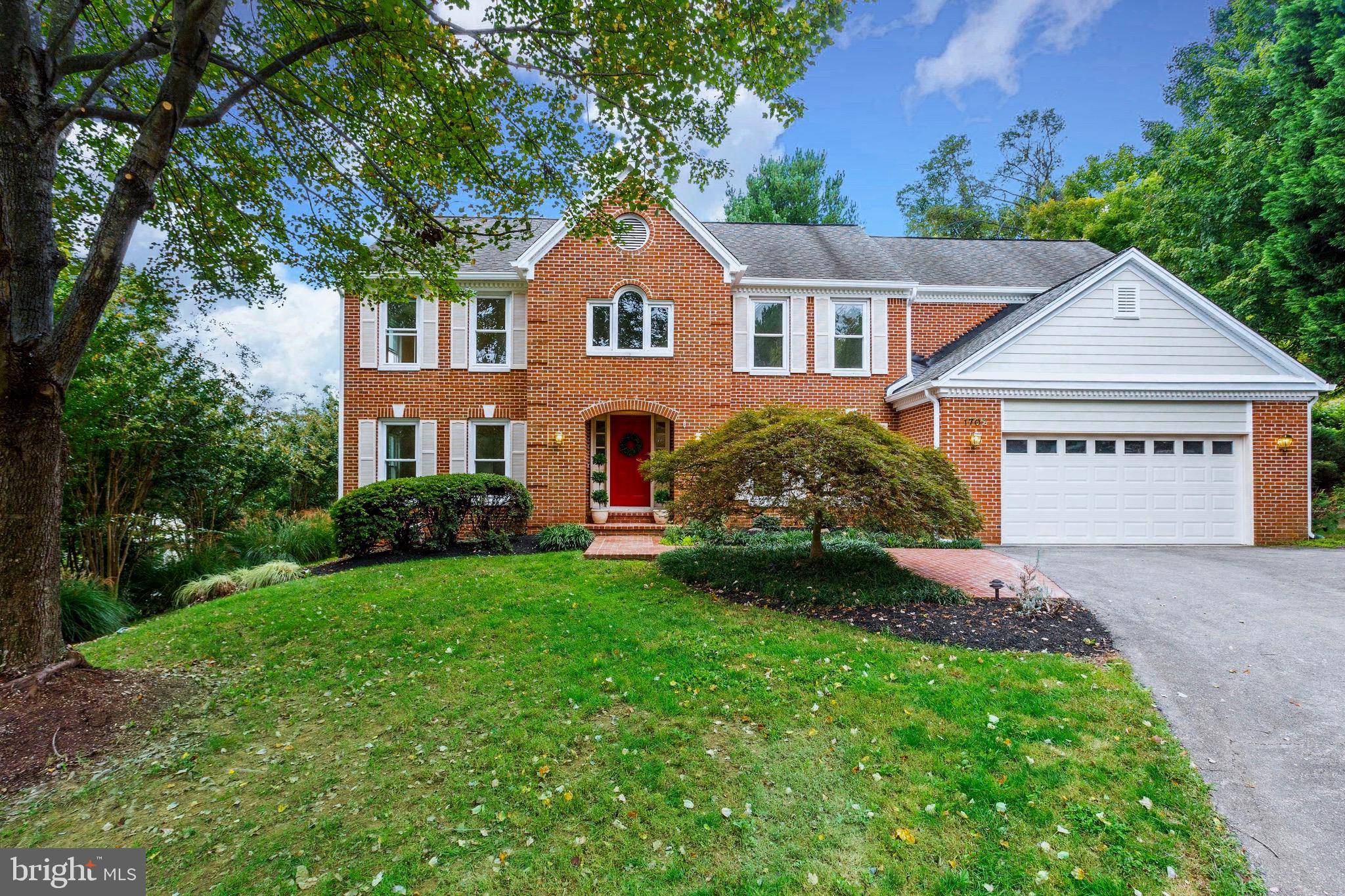 Mclean, VA 22101,1702 CHESTERBROOK VALE CT