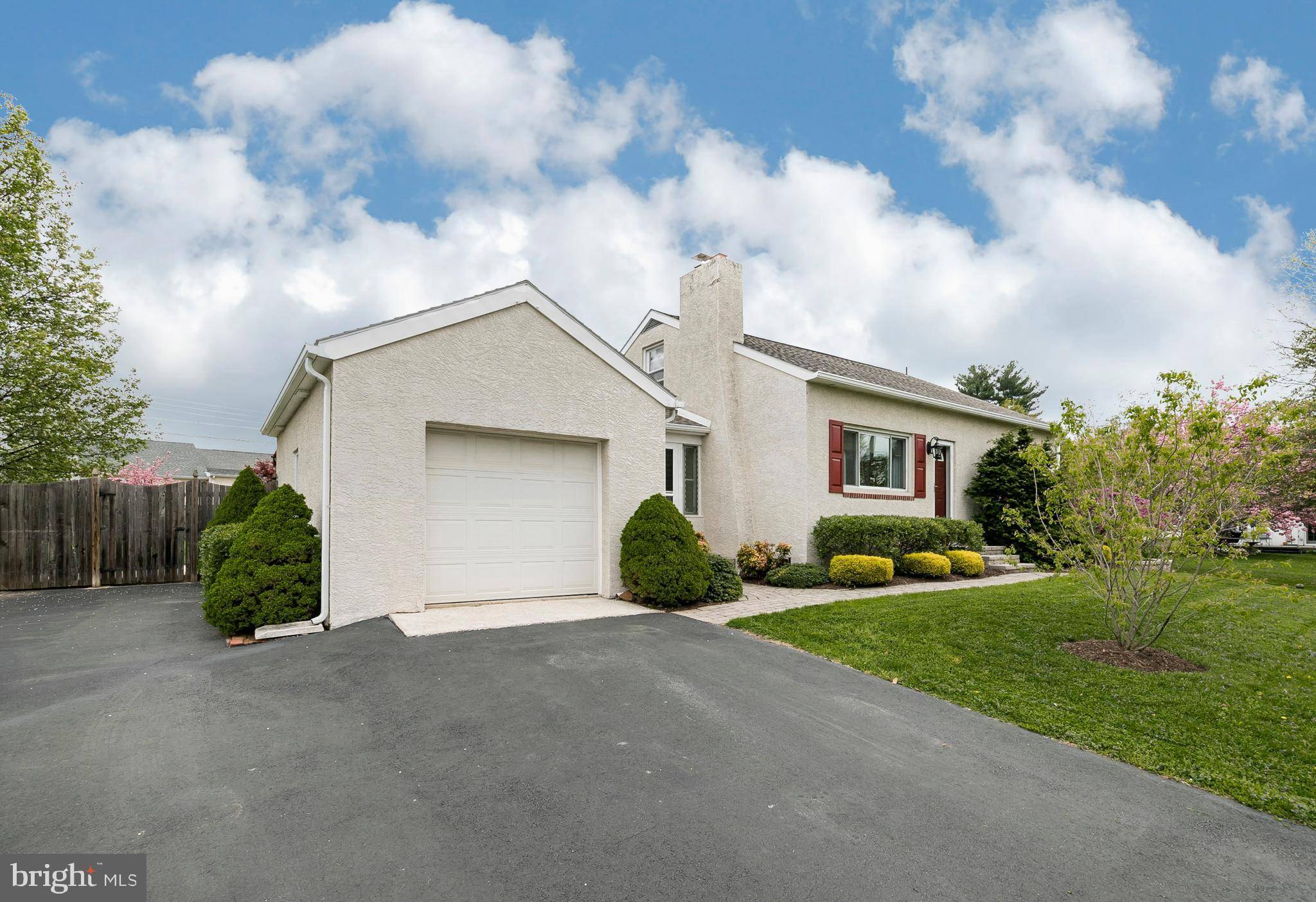 Oaks, PA 19456,110 HAWTHORNE LN