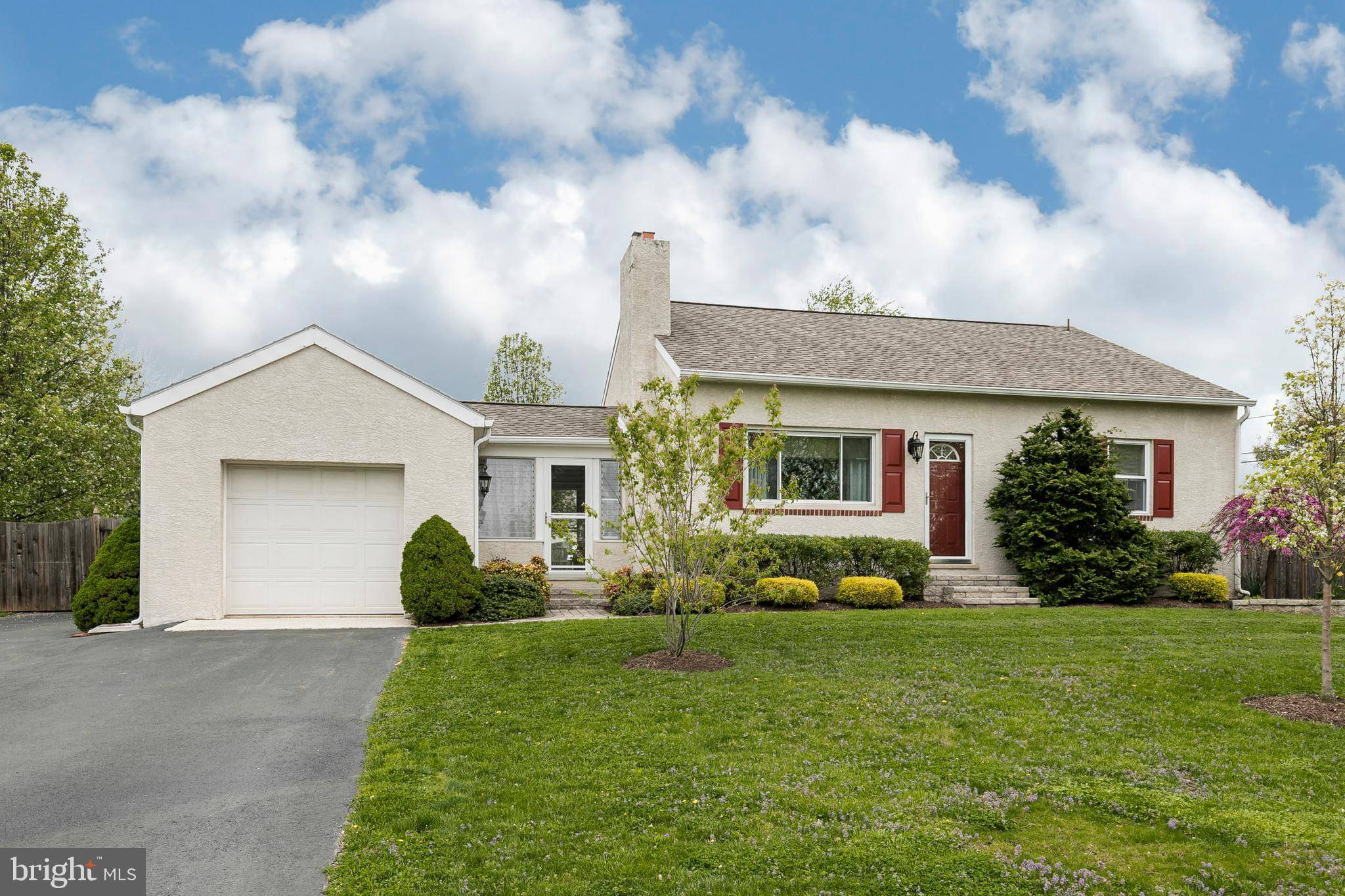 Oaks, PA 19456,110 HAWTHORNE LN