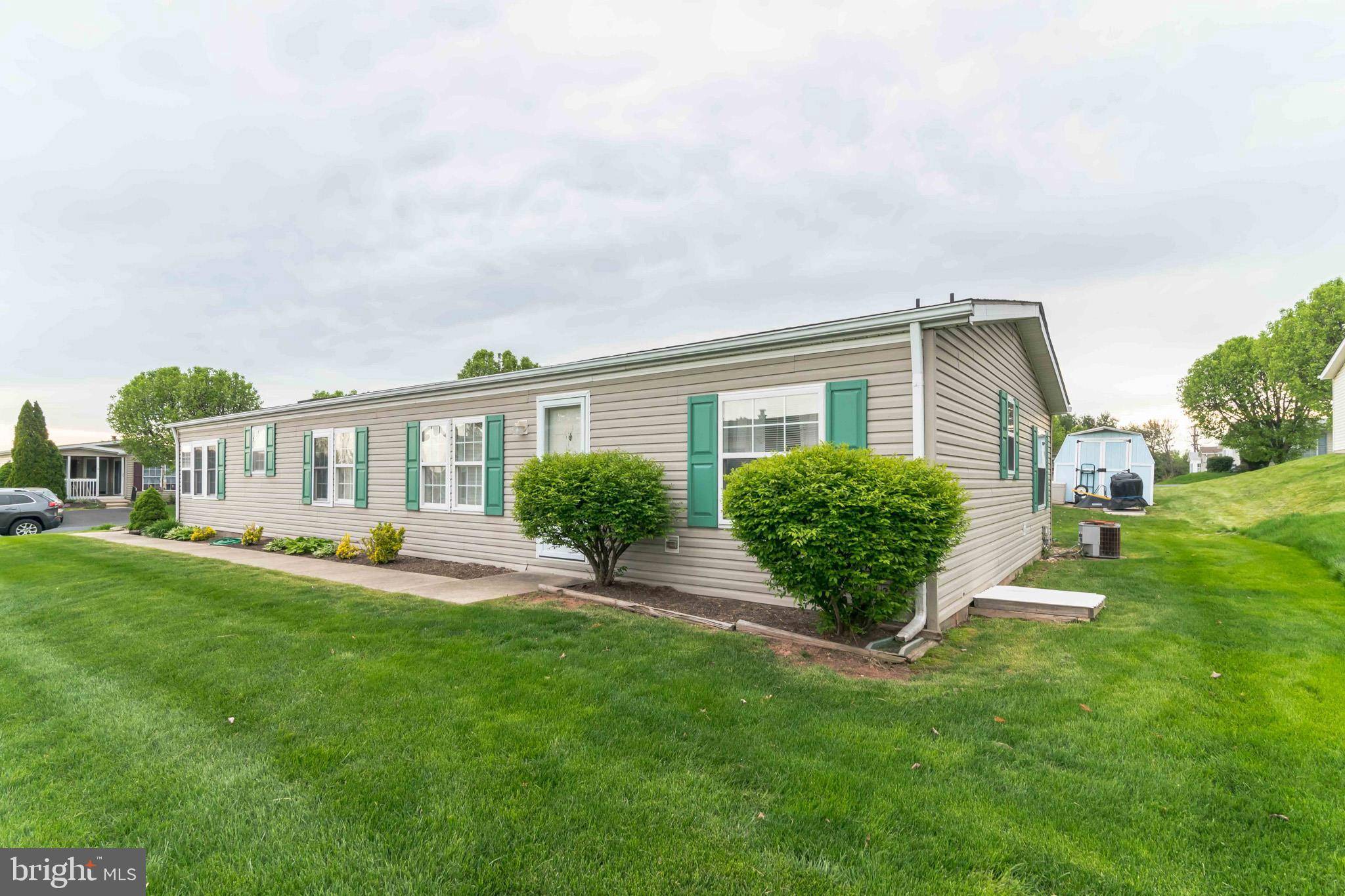 Harleysville, PA 19438,22 LONGWOOD CT E