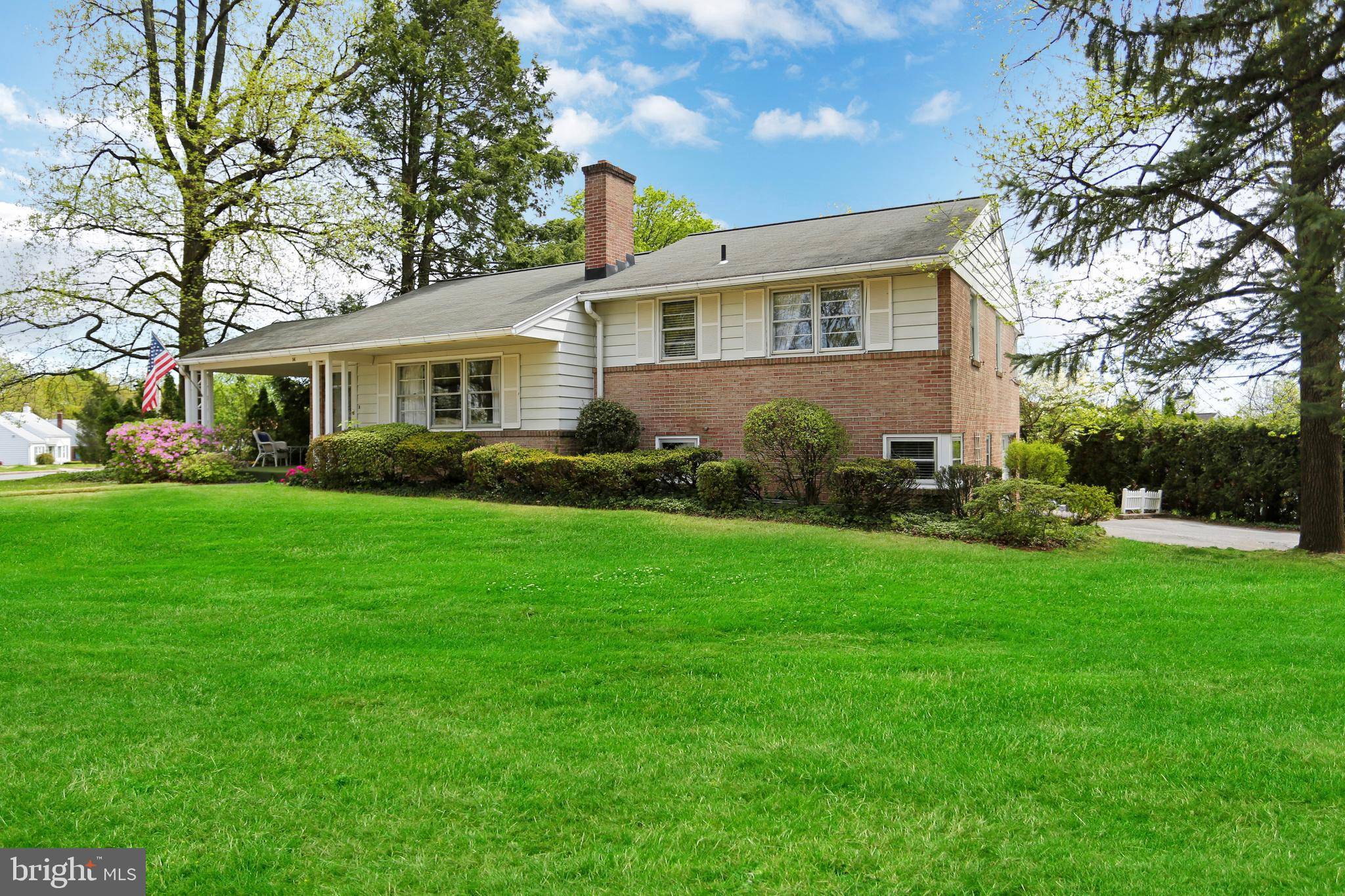 Wyomissing Hills, PA 19609,14 DARLIN DR