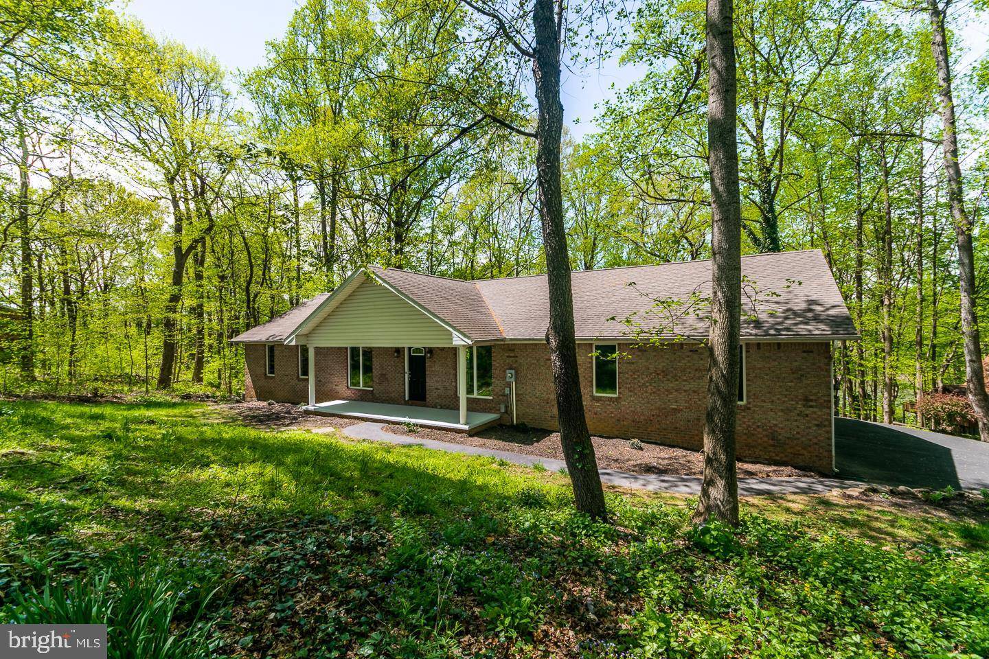 Falling Waters, WV 25419,17 CLARK LN