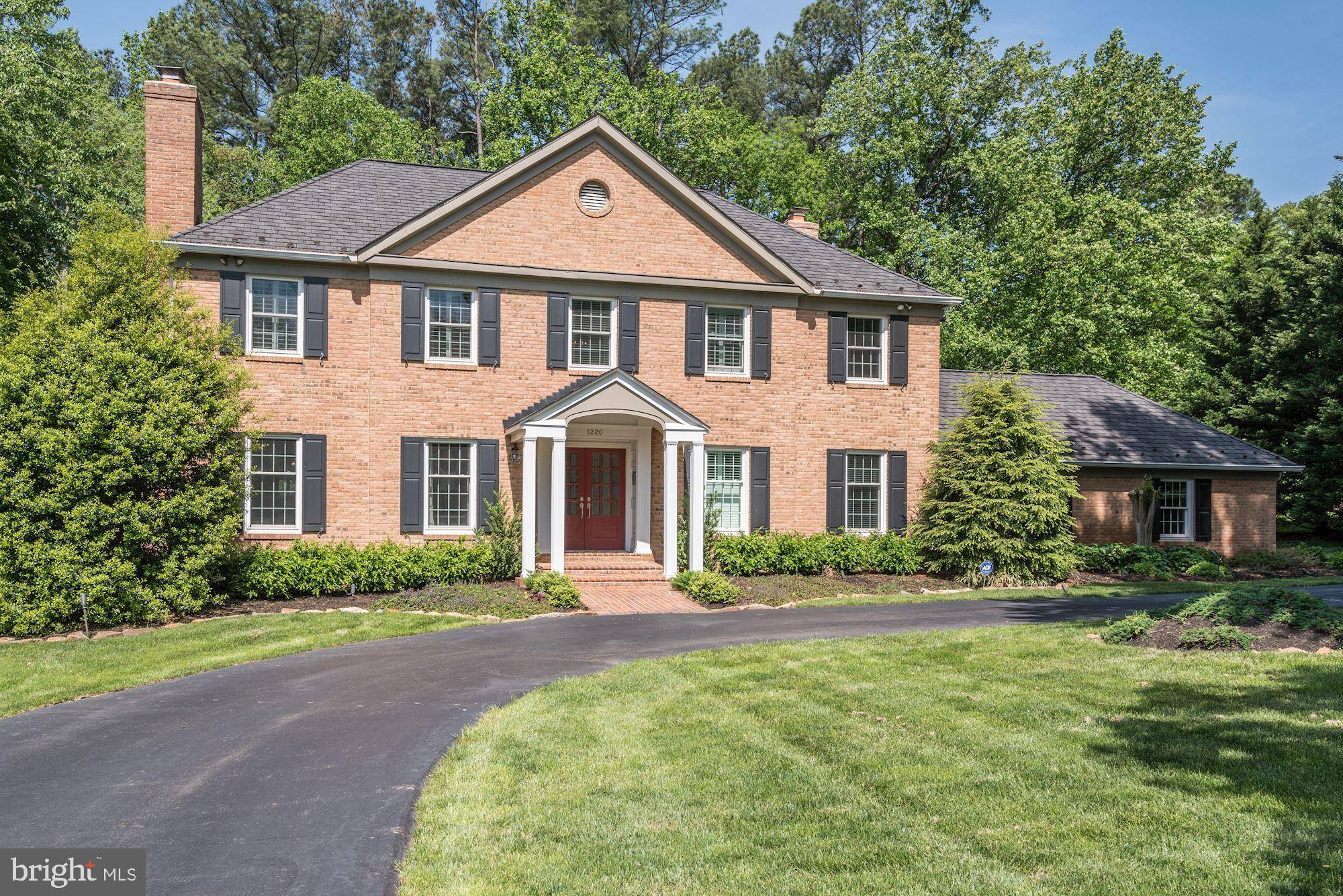 Mclean, VA 22102,1220 DAVISWOOD DR