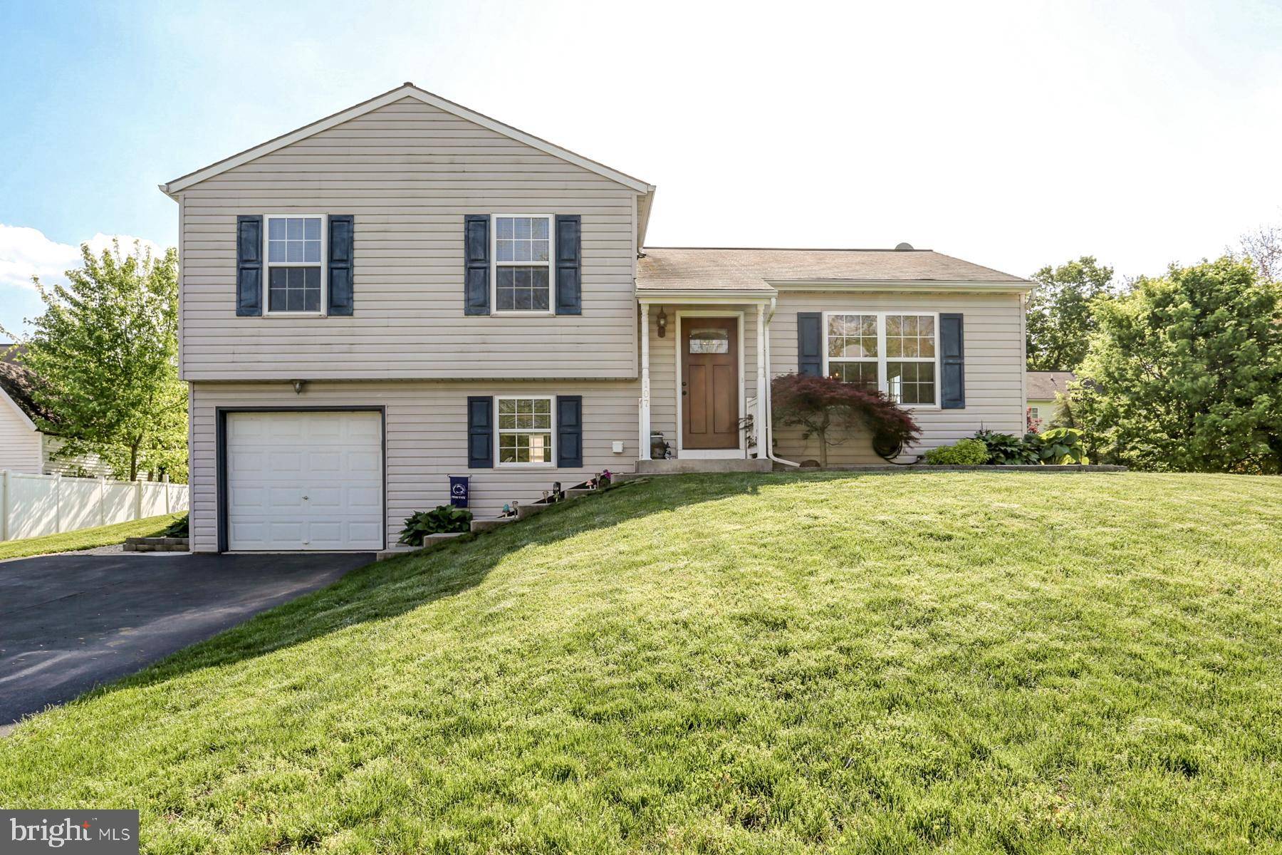 Bainbridge, PA 17502,107 COMMODORE DR